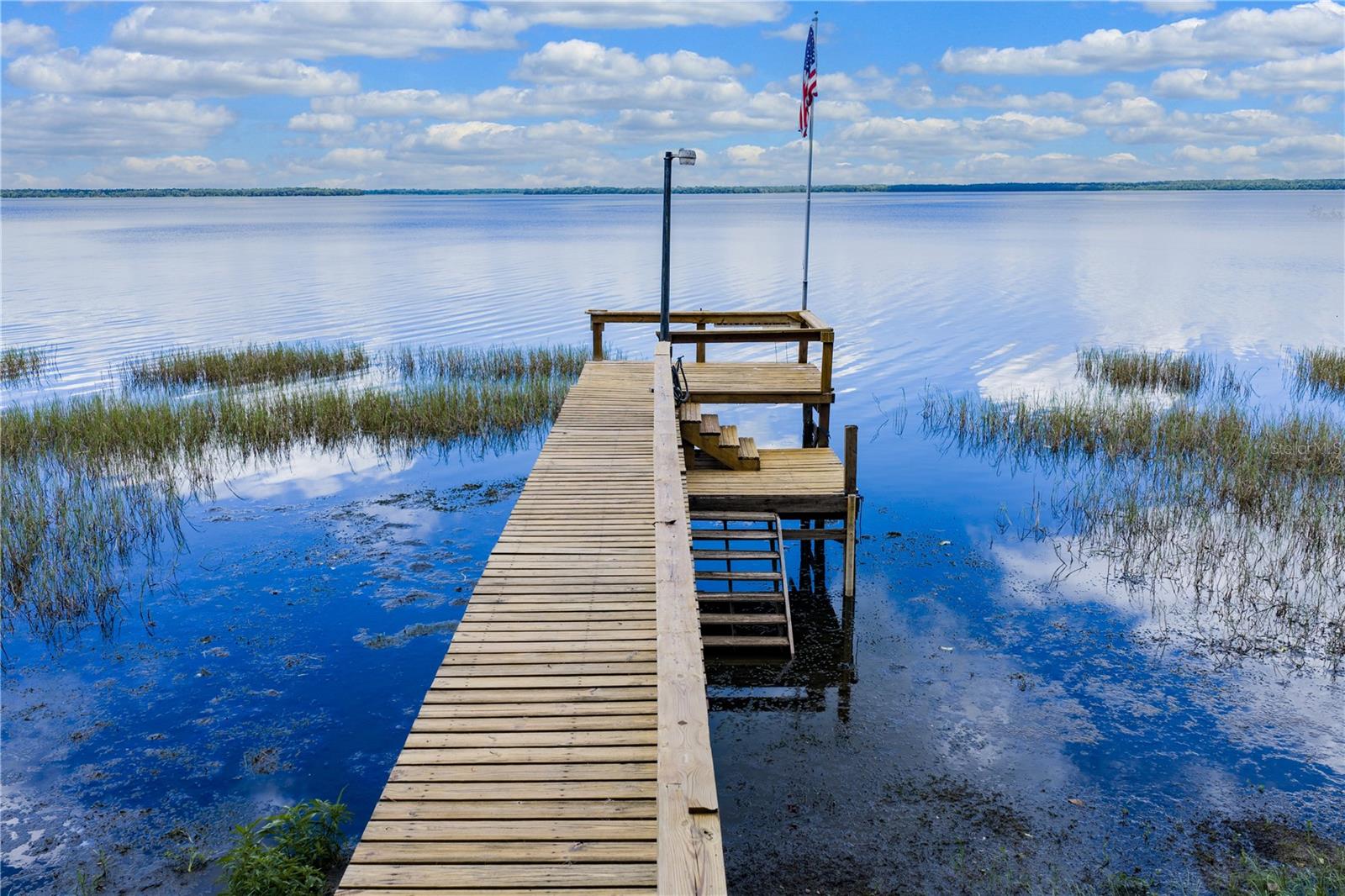 LAKE LOCHLOOSE SHORES - Residential
