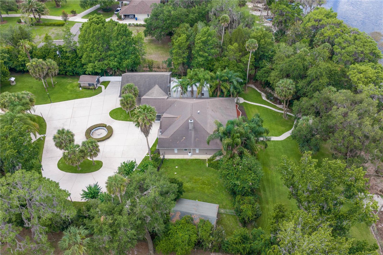 LAKE LOCHLOOSE SHORES - Residential