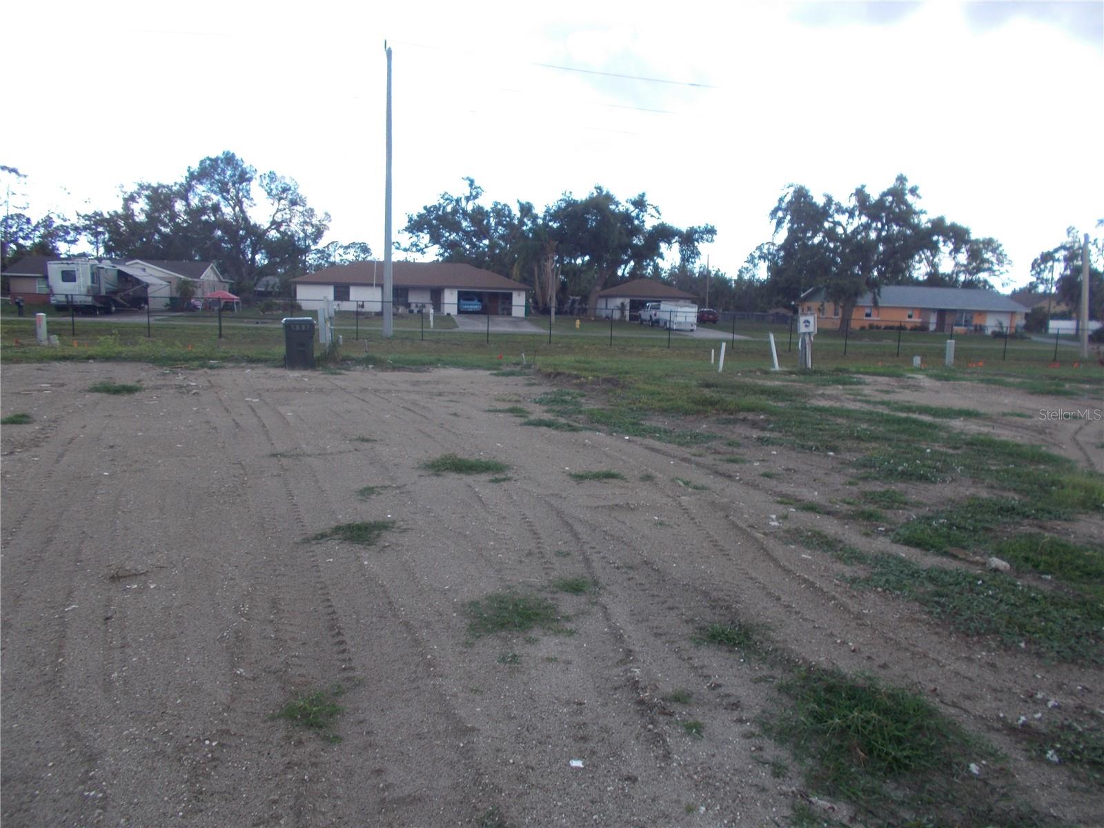 HOLIDAY PARK - Land