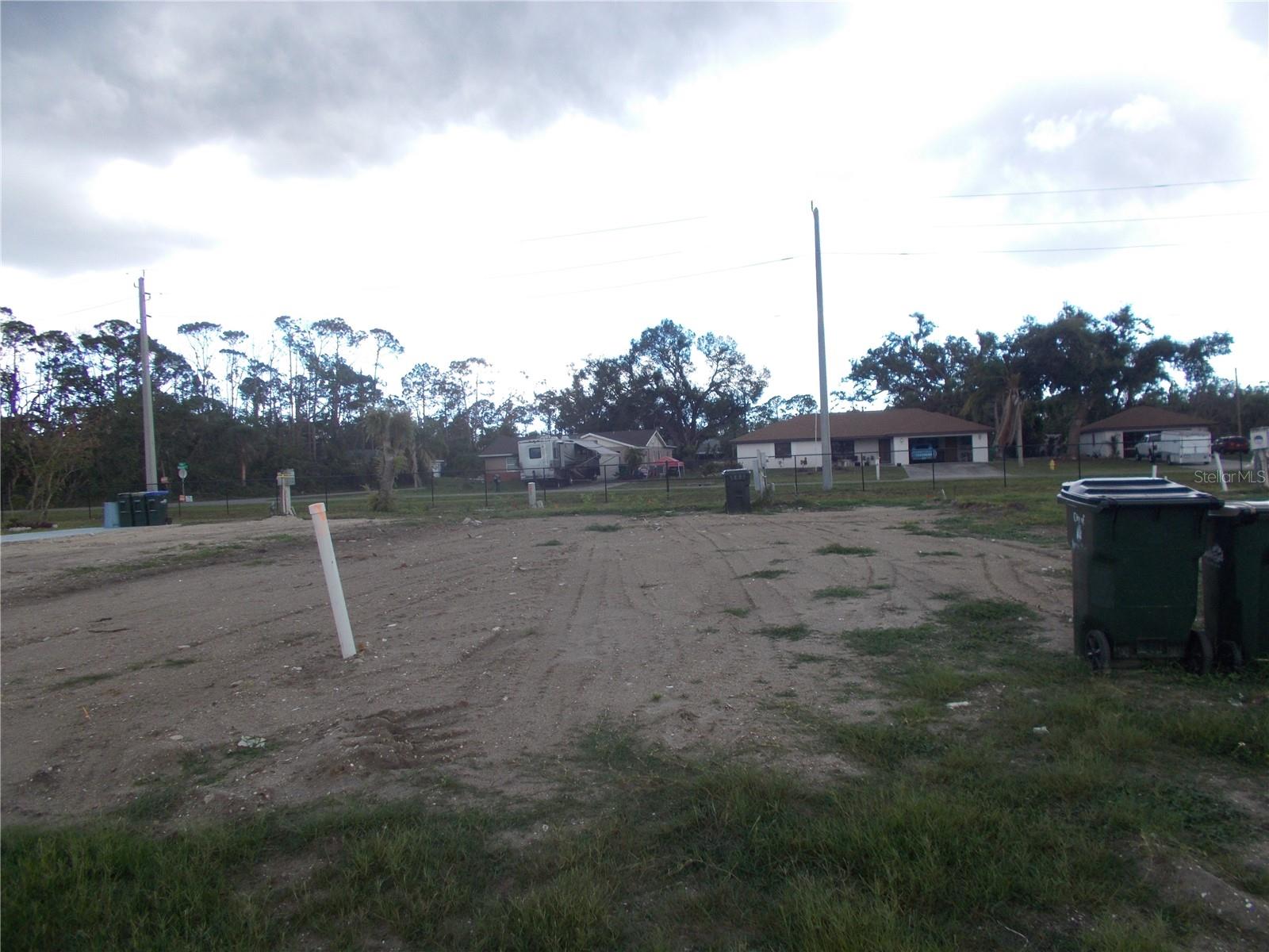HOLIDAY PARK - Land
