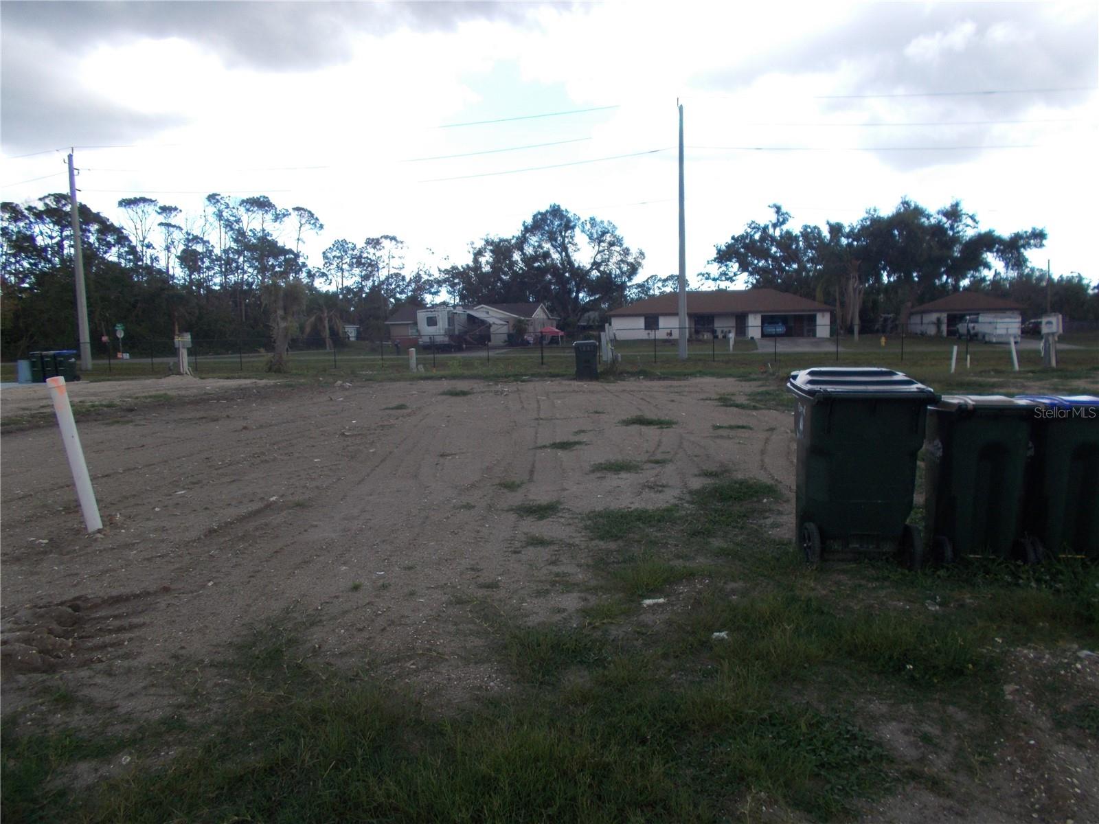HOLIDAY PARK - Land