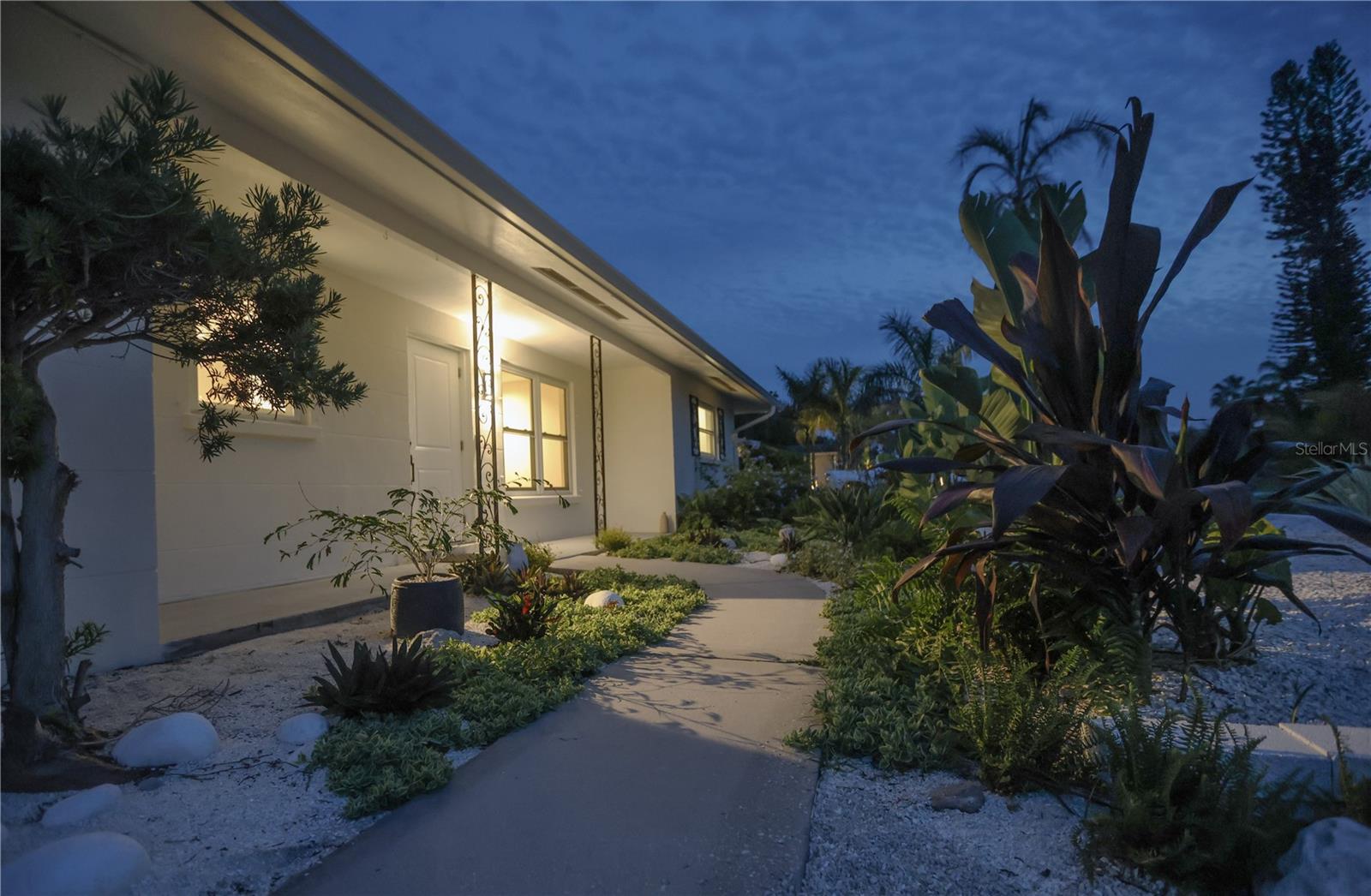 SOUTH GATE MANOR - Residential