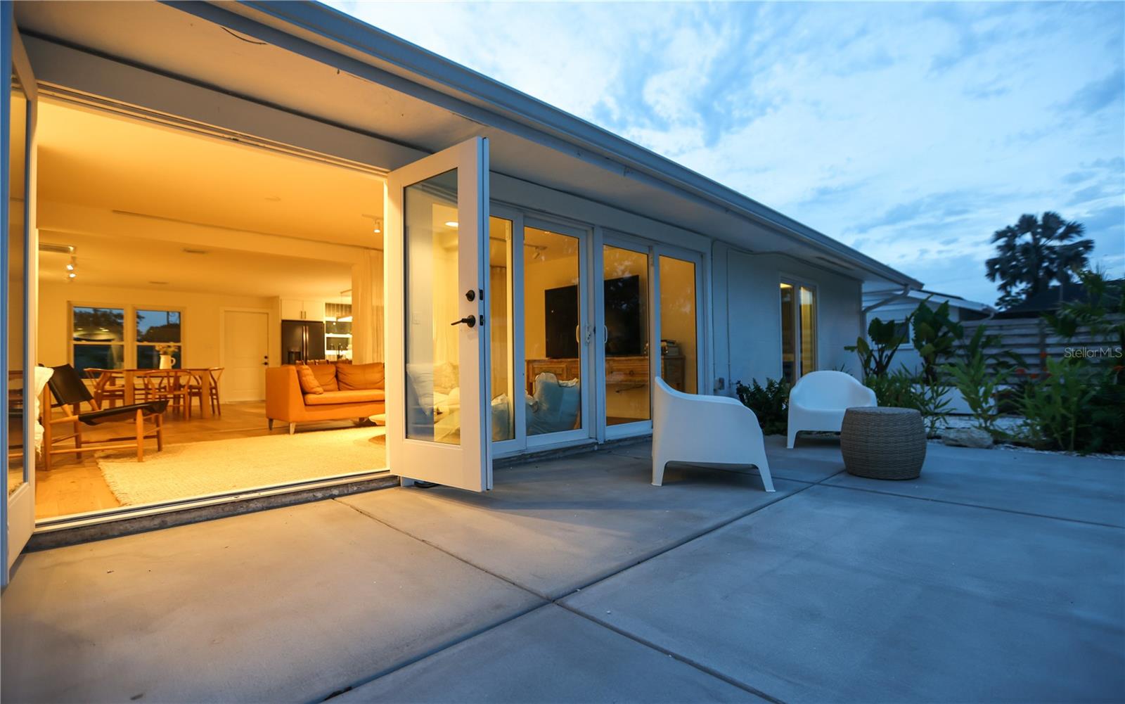 SOUTH GATE MANOR - Residential