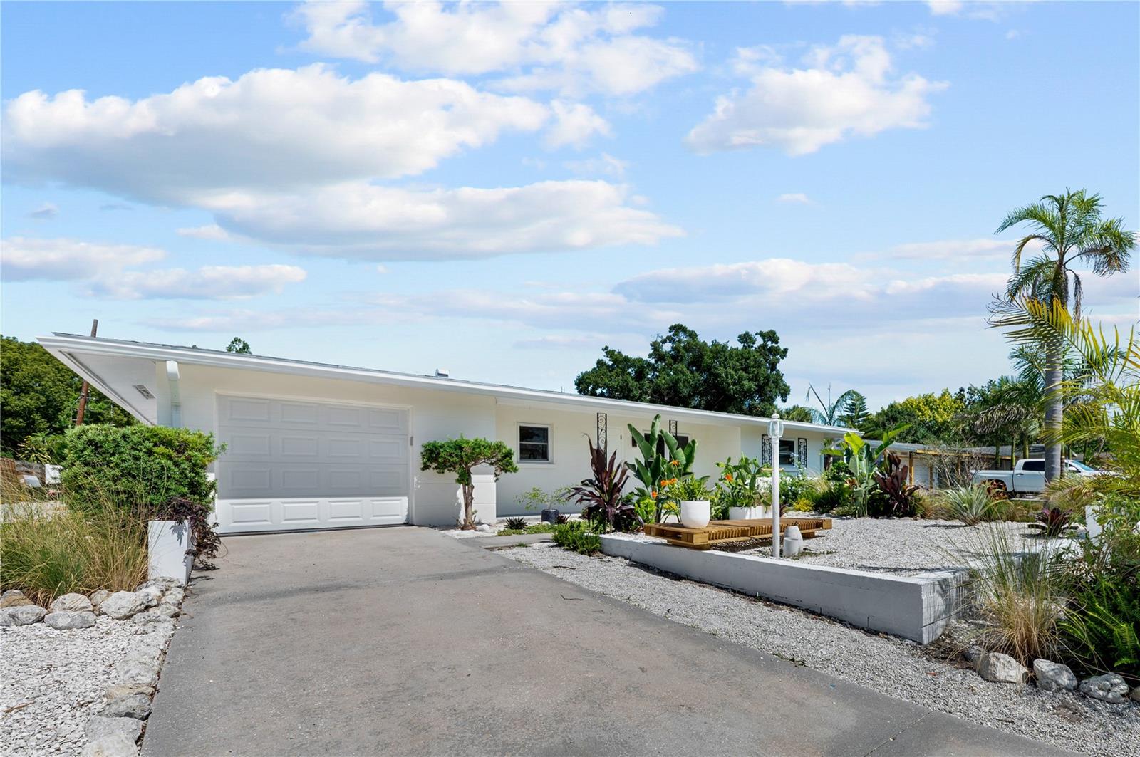 SOUTH GATE MANOR - Residential