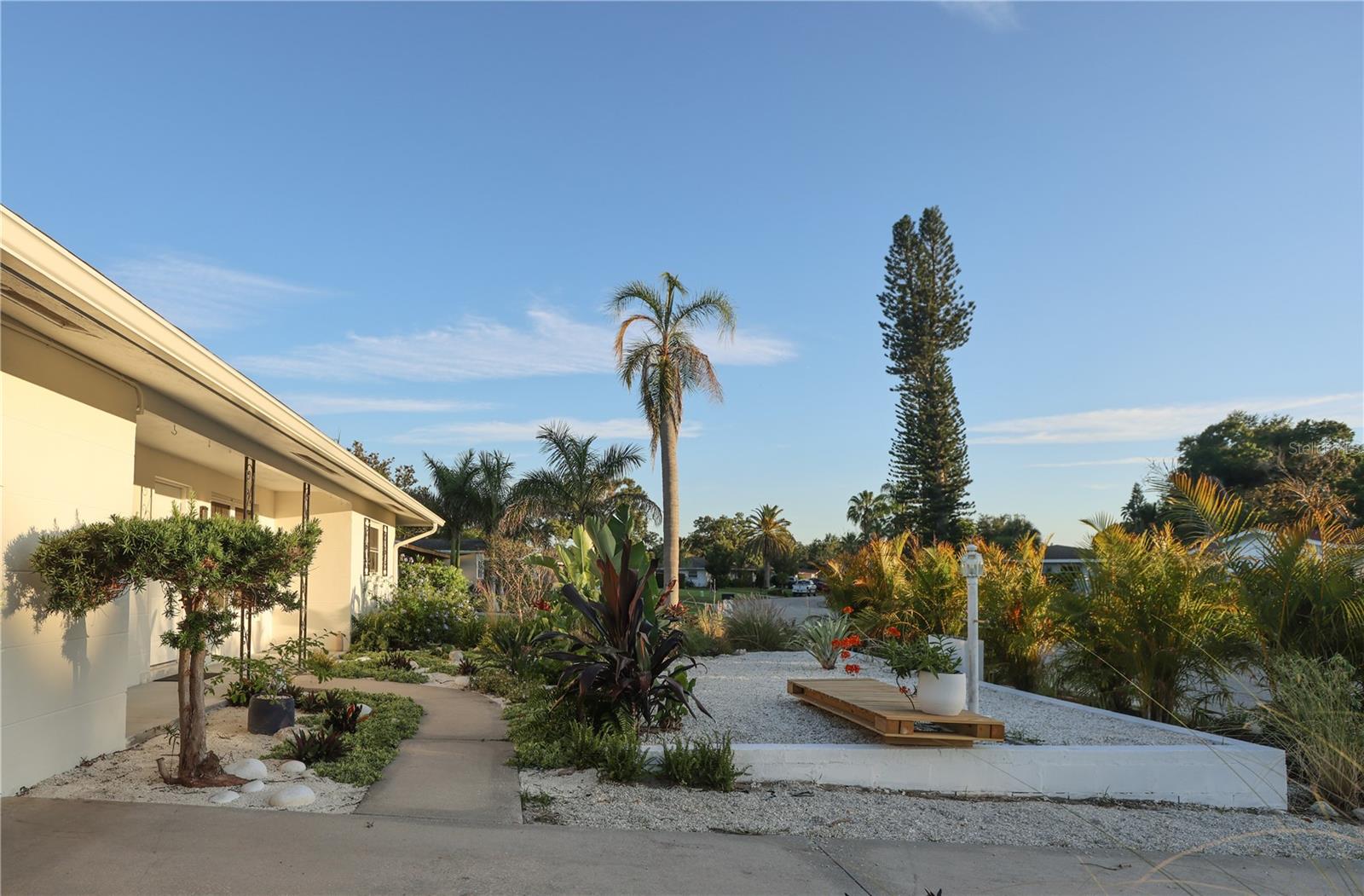 SOUTH GATE MANOR - Residential