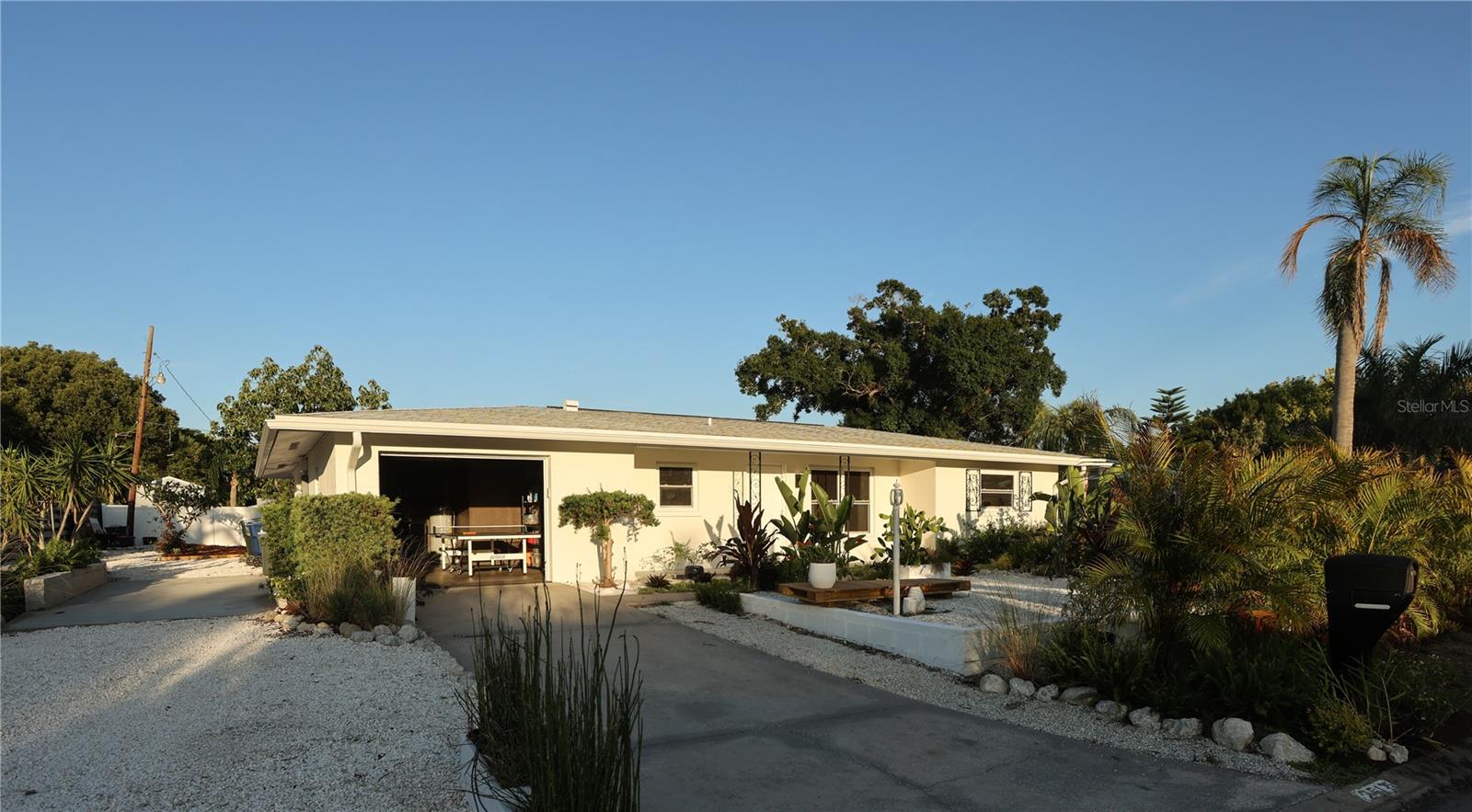 SOUTH GATE MANOR - Residential