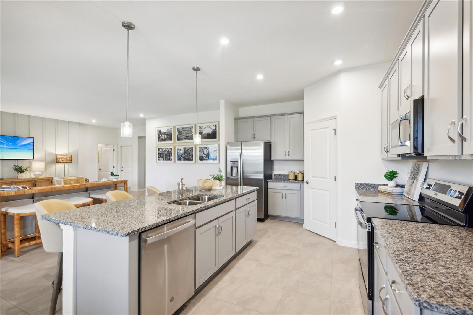 GROVES AT GRAND ISLAND - Residential