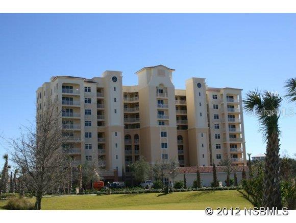 This fifth floor Indigo floor plan takes full advantage of the spectacular water views with oversized sliding glass doors, huge windows and generous verandas. The den has been made into a true 3rd bedroom with a closet. ;Water: City