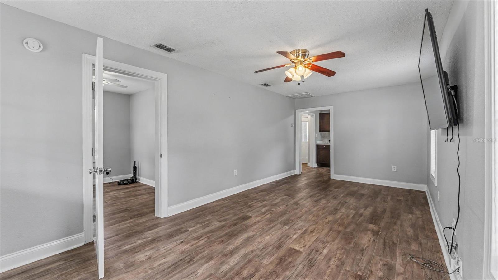LAKE HUNTER HEIGHTS - Residential