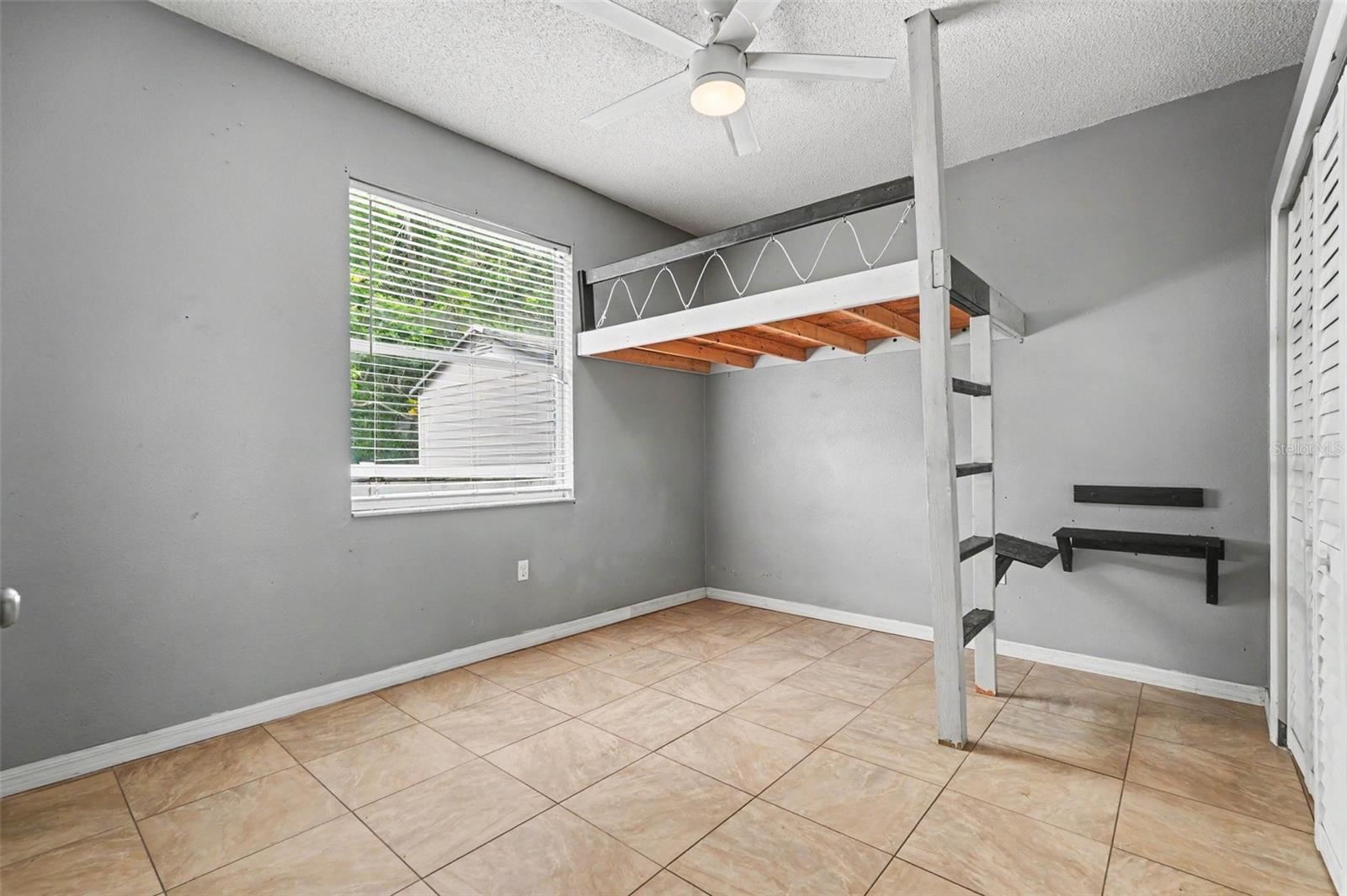 OAKS THE - Residential