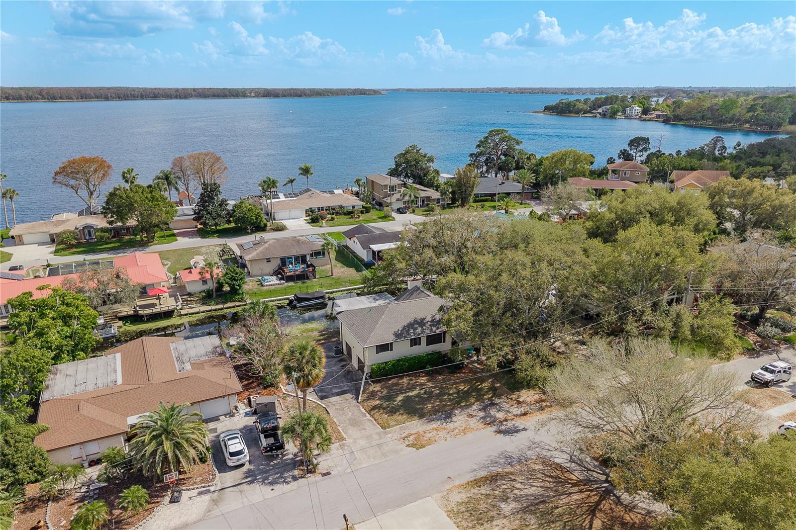 LAKE VIEW VILLAS - Residential