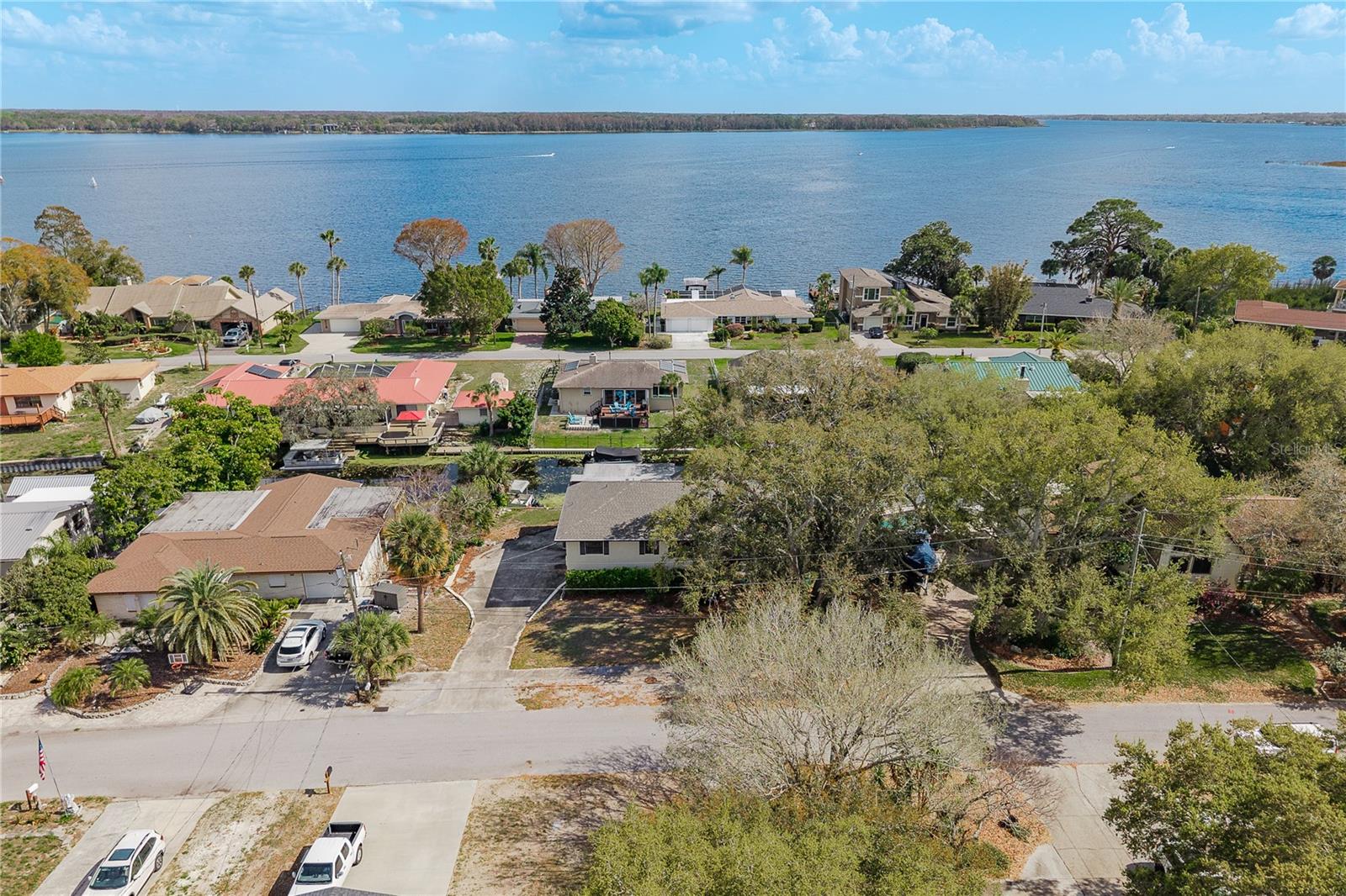 LAKE VIEW VILLAS - Residential