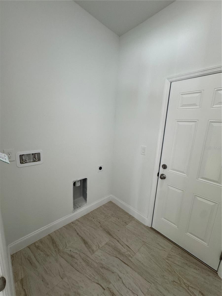 DELTONA LAKES - Residential