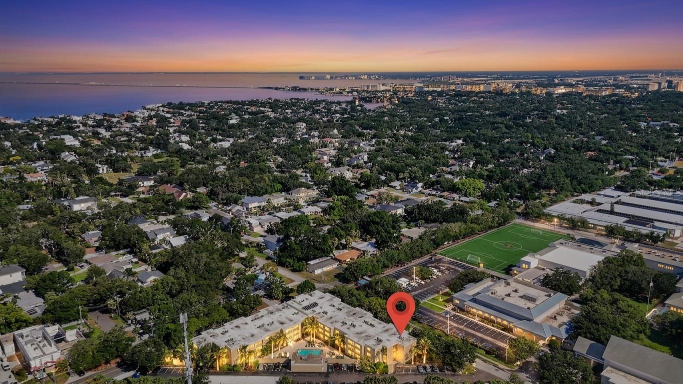THE CONDOMIN F SUNSET PARK - Residential