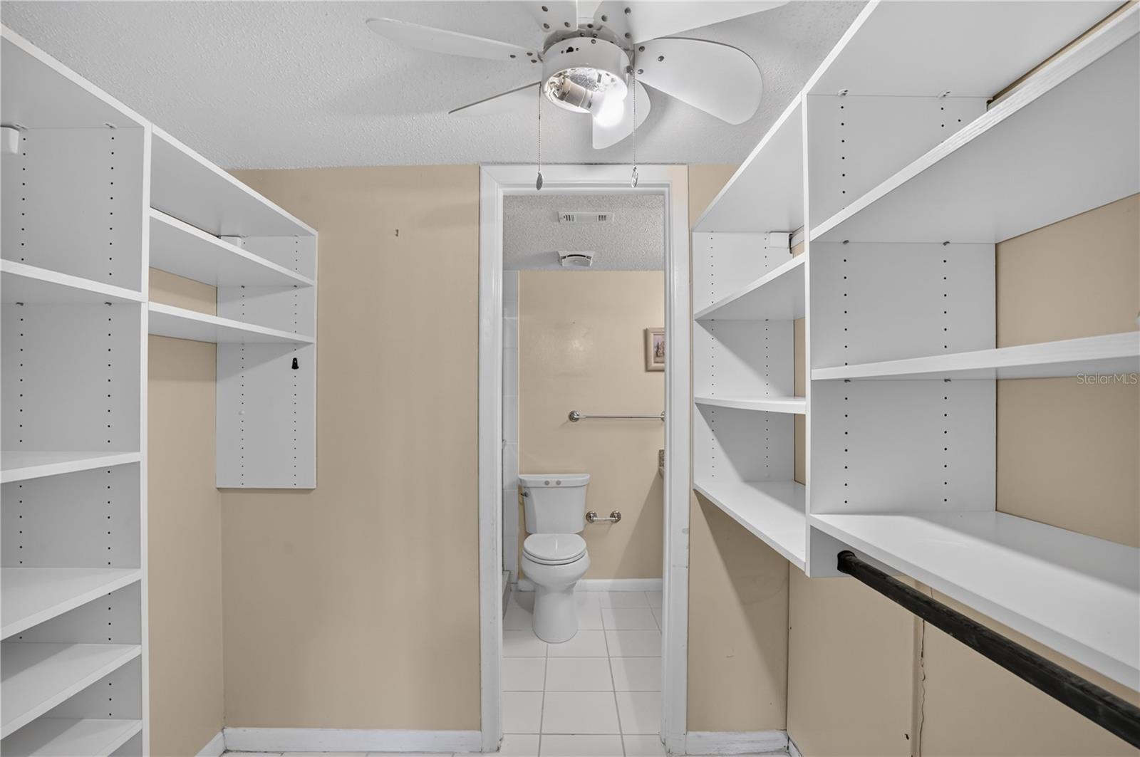 THE CONDOMIN F SUNSET PARK - Residential
