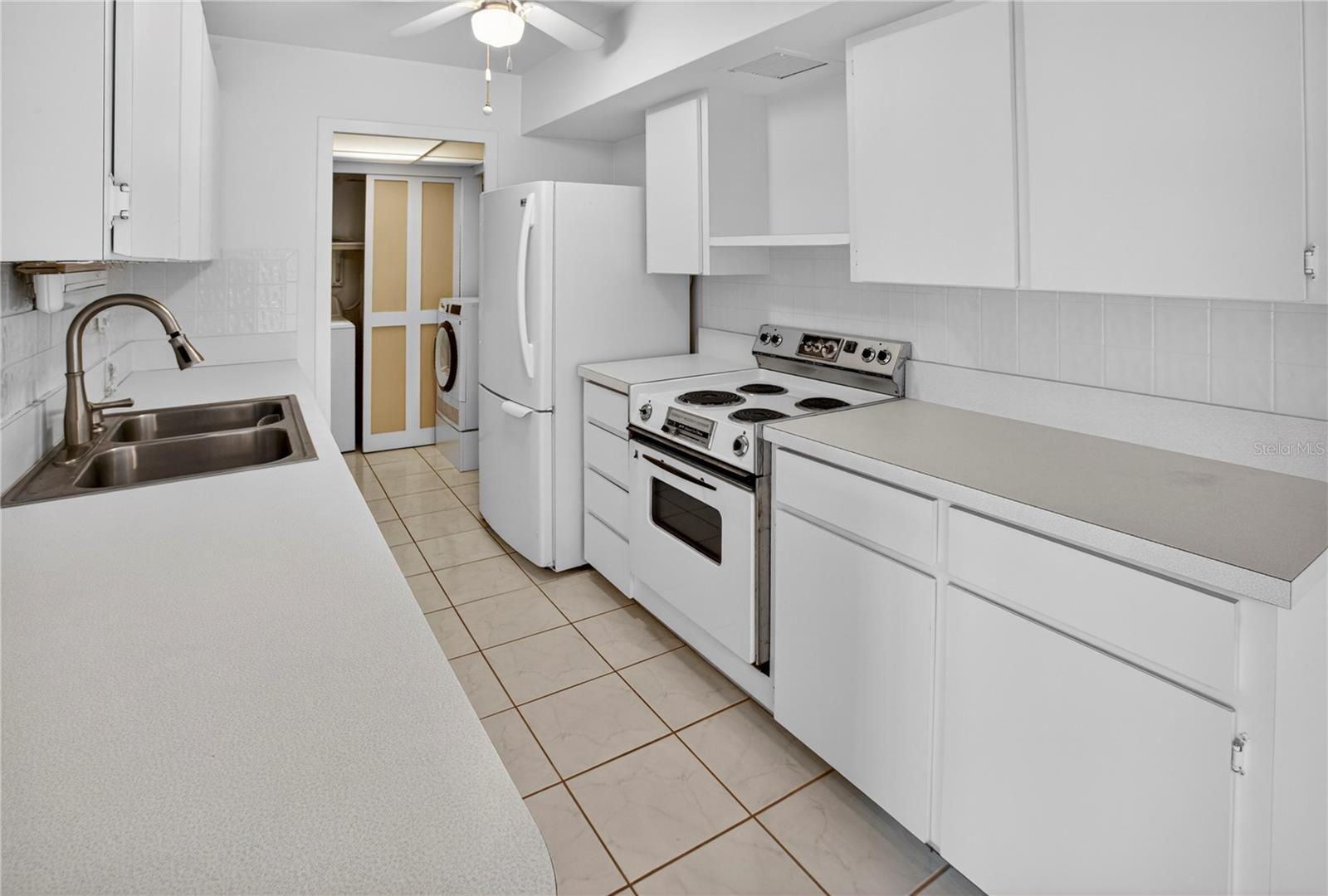 PARADISE ISLAND TOWERS CONDO - Residential
