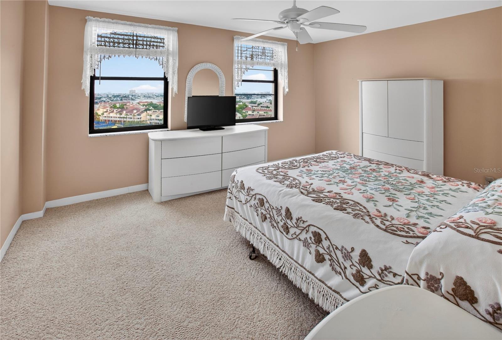 PARADISE ISLAND TOWERS CONDO - Residential