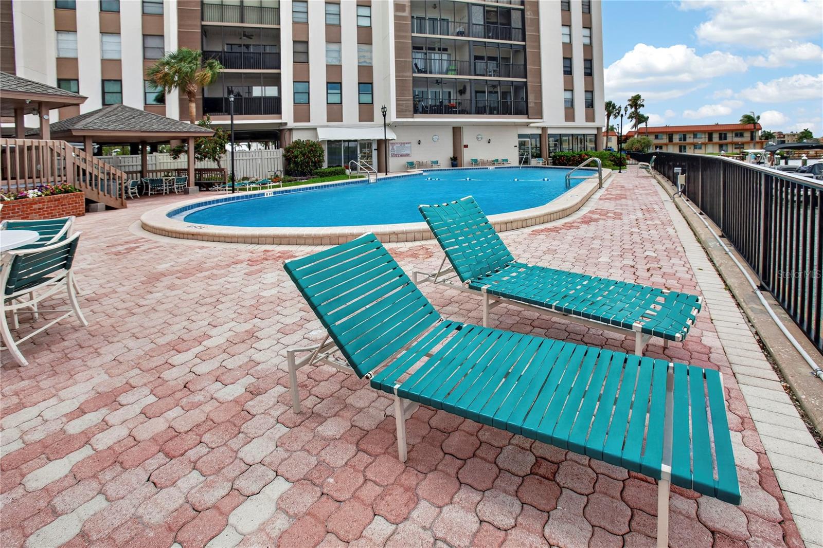 PARADISE ISLAND TOWERS CONDO - Residential