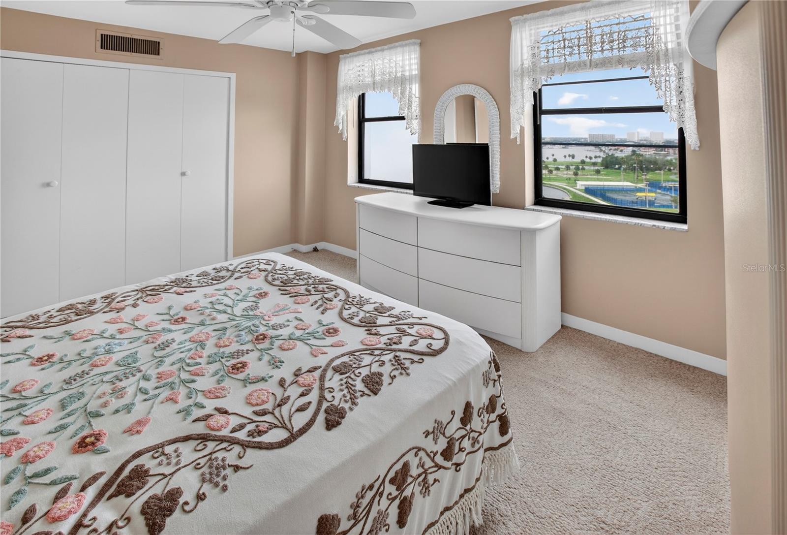 PARADISE ISLAND TOWERS CONDO - Residential