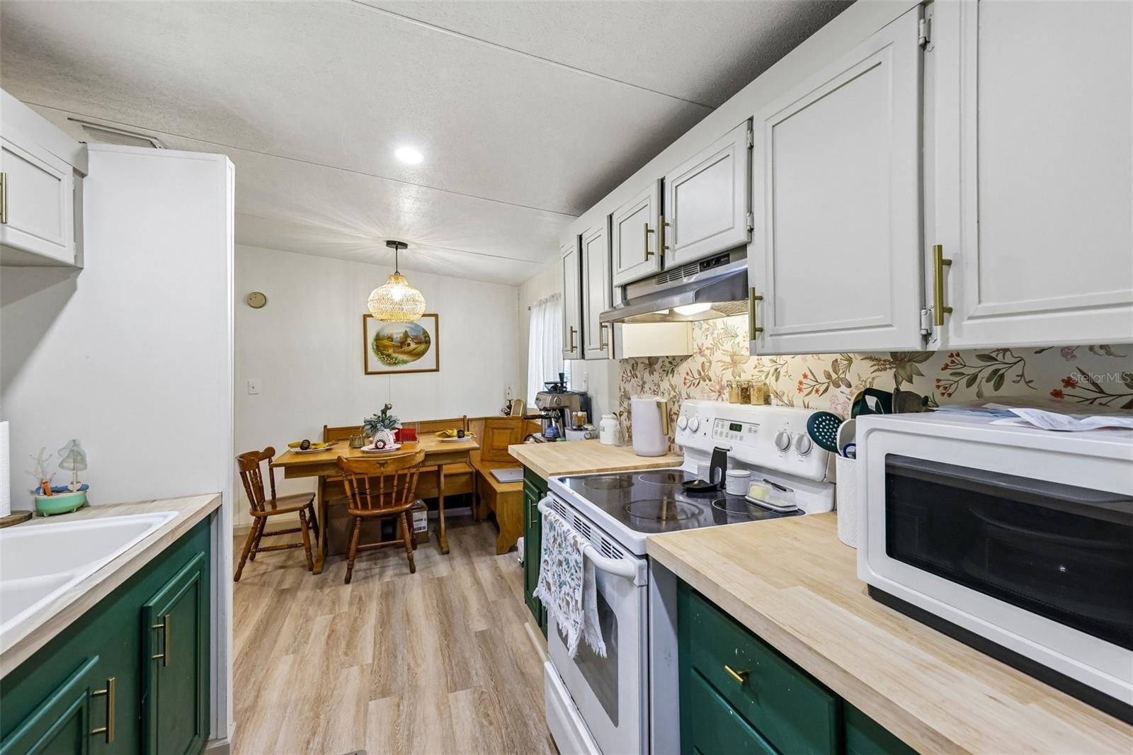 BREEZEWOOD ESTATE - Residential