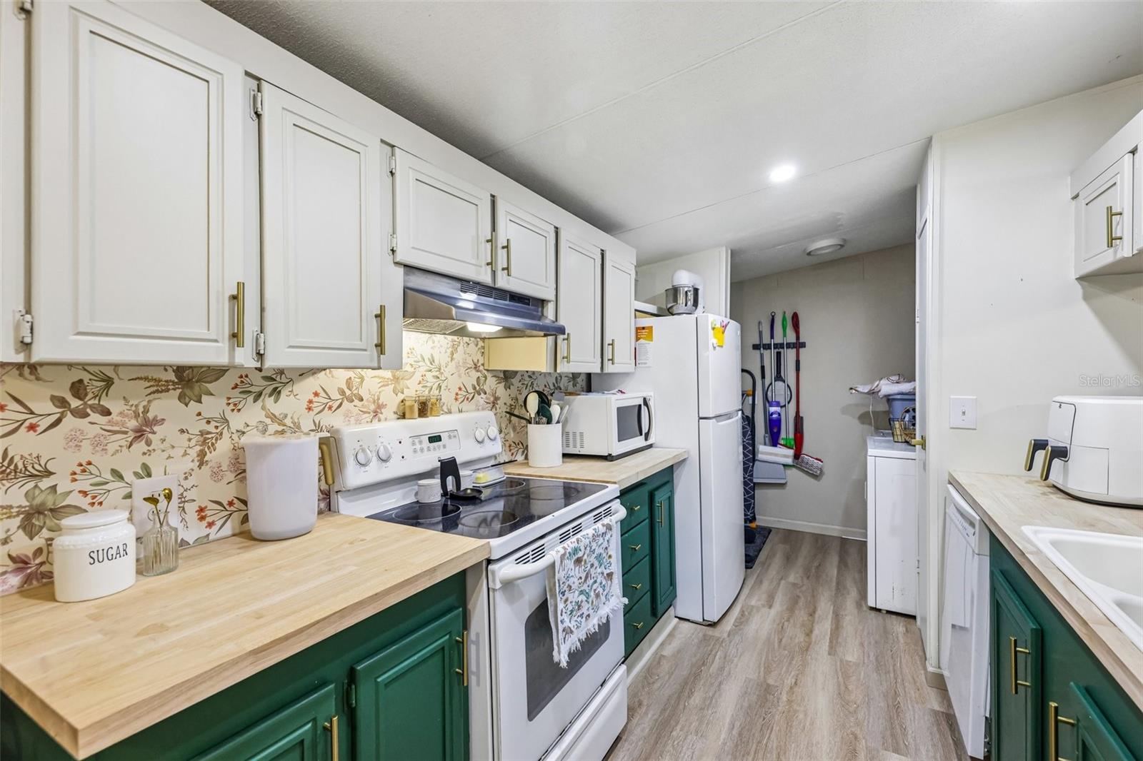 BREEZEWOOD ESTATE - Residential