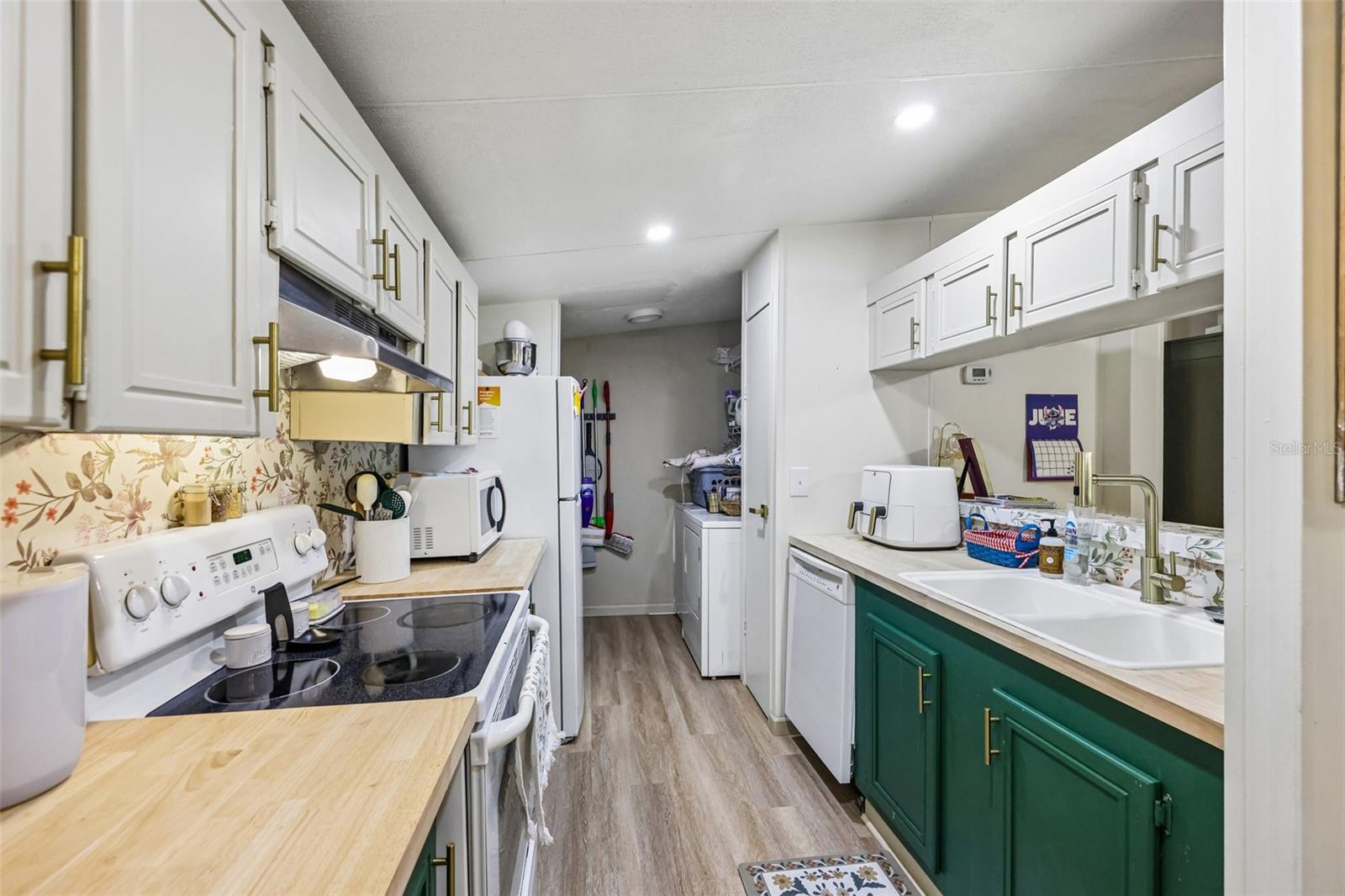 BREEZEWOOD ESTATE - Residential