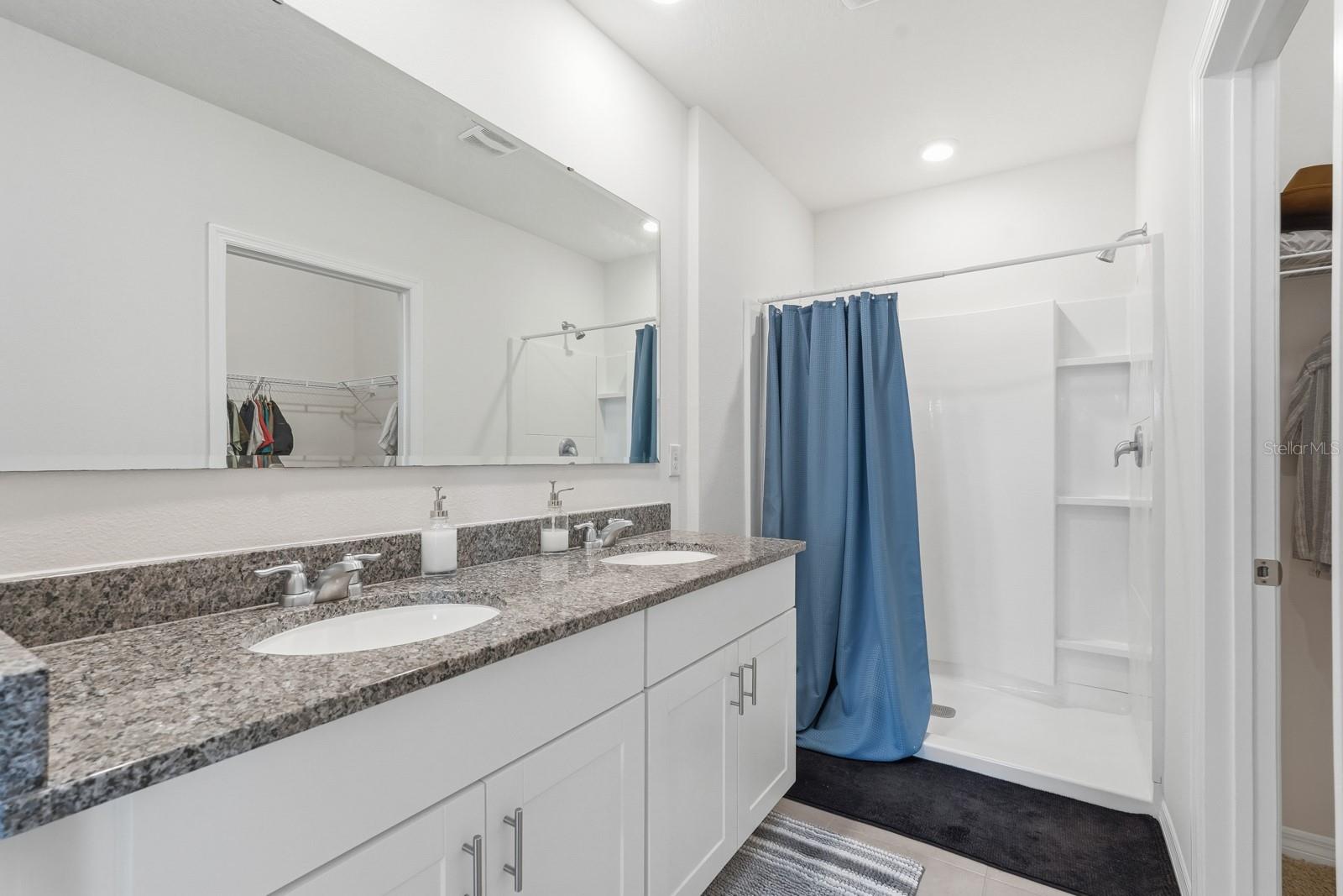 BELLA OAKS - Residential