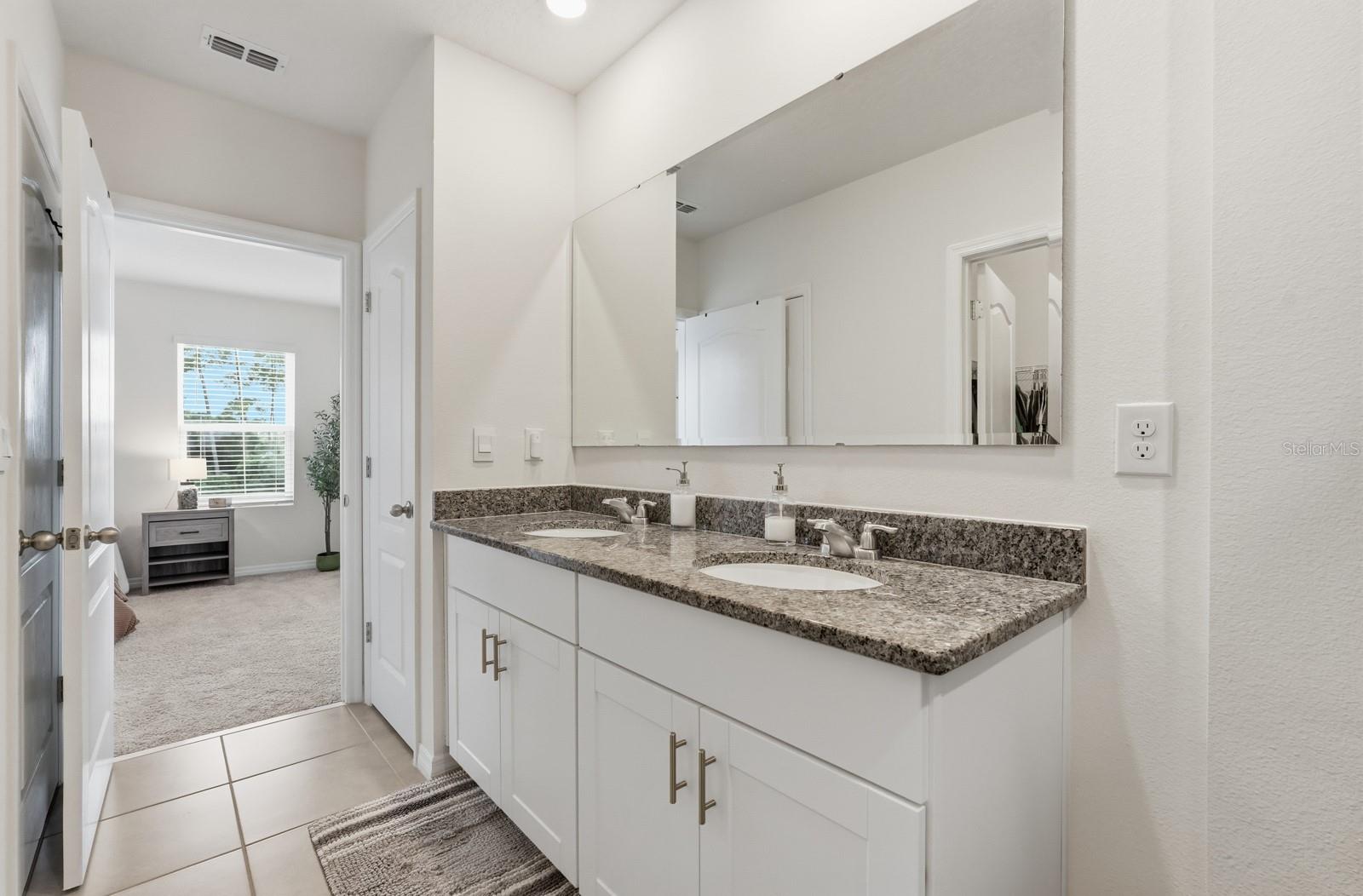 BELLA OAKS - Residential