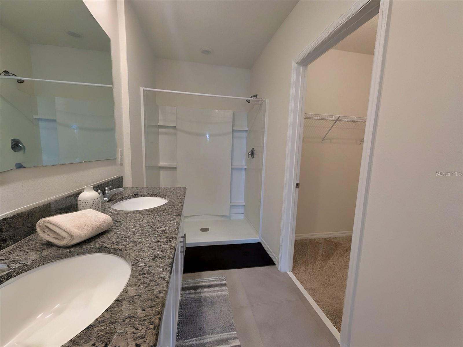 BELLA OAKS - Residential