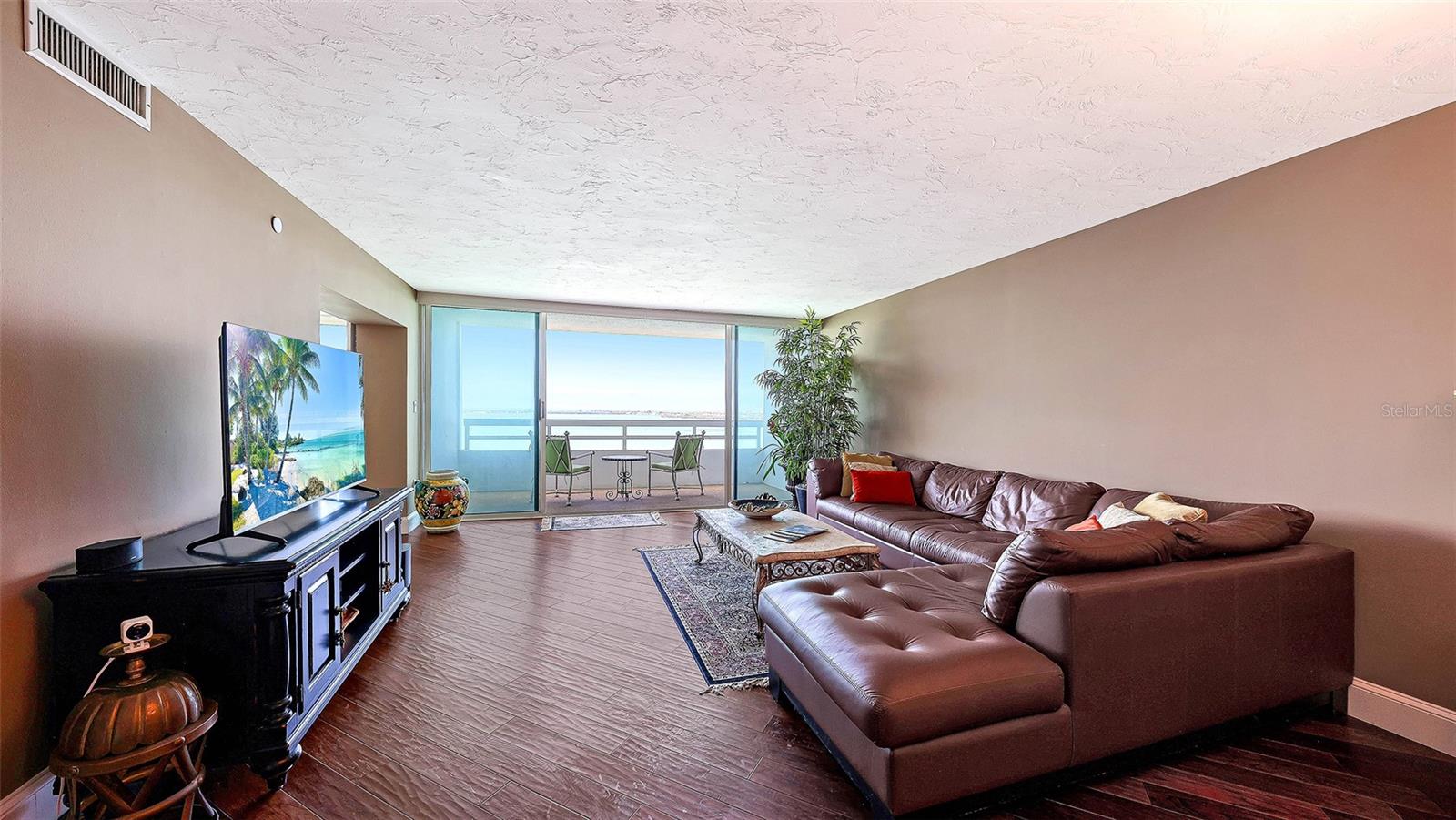CONDO ON THE BAY TOWER II - Residential