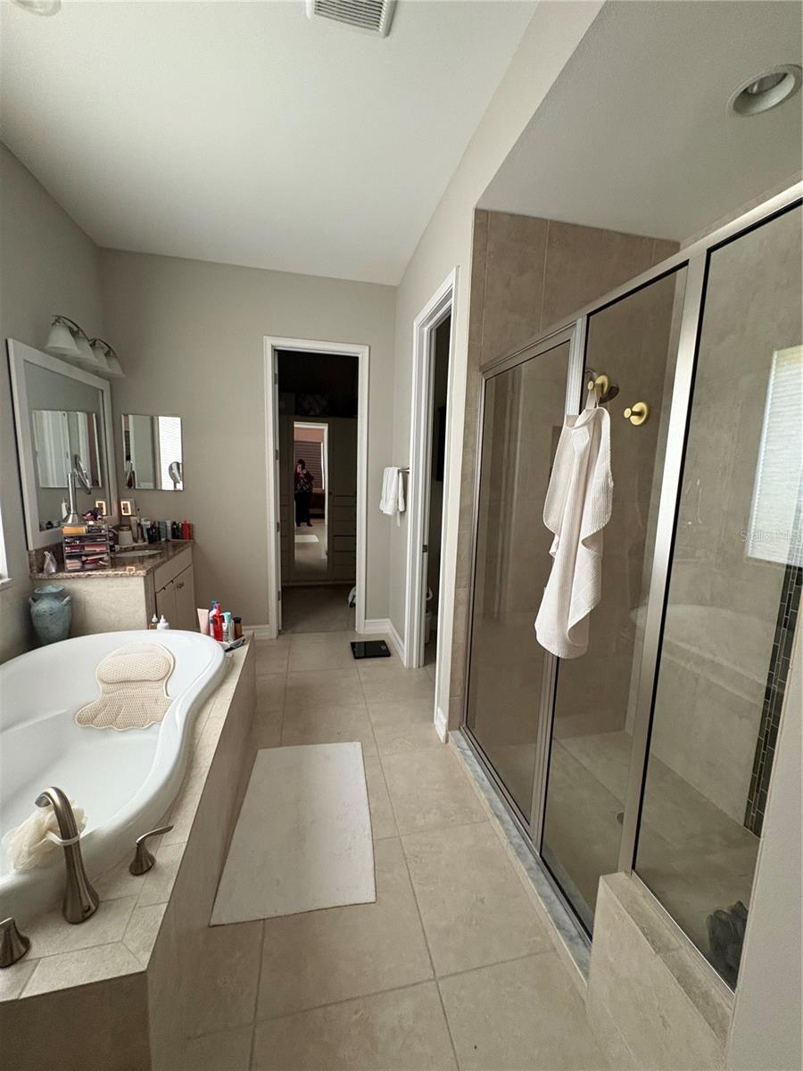 VILLAGE/TRINITY LAKES - Residential Lease