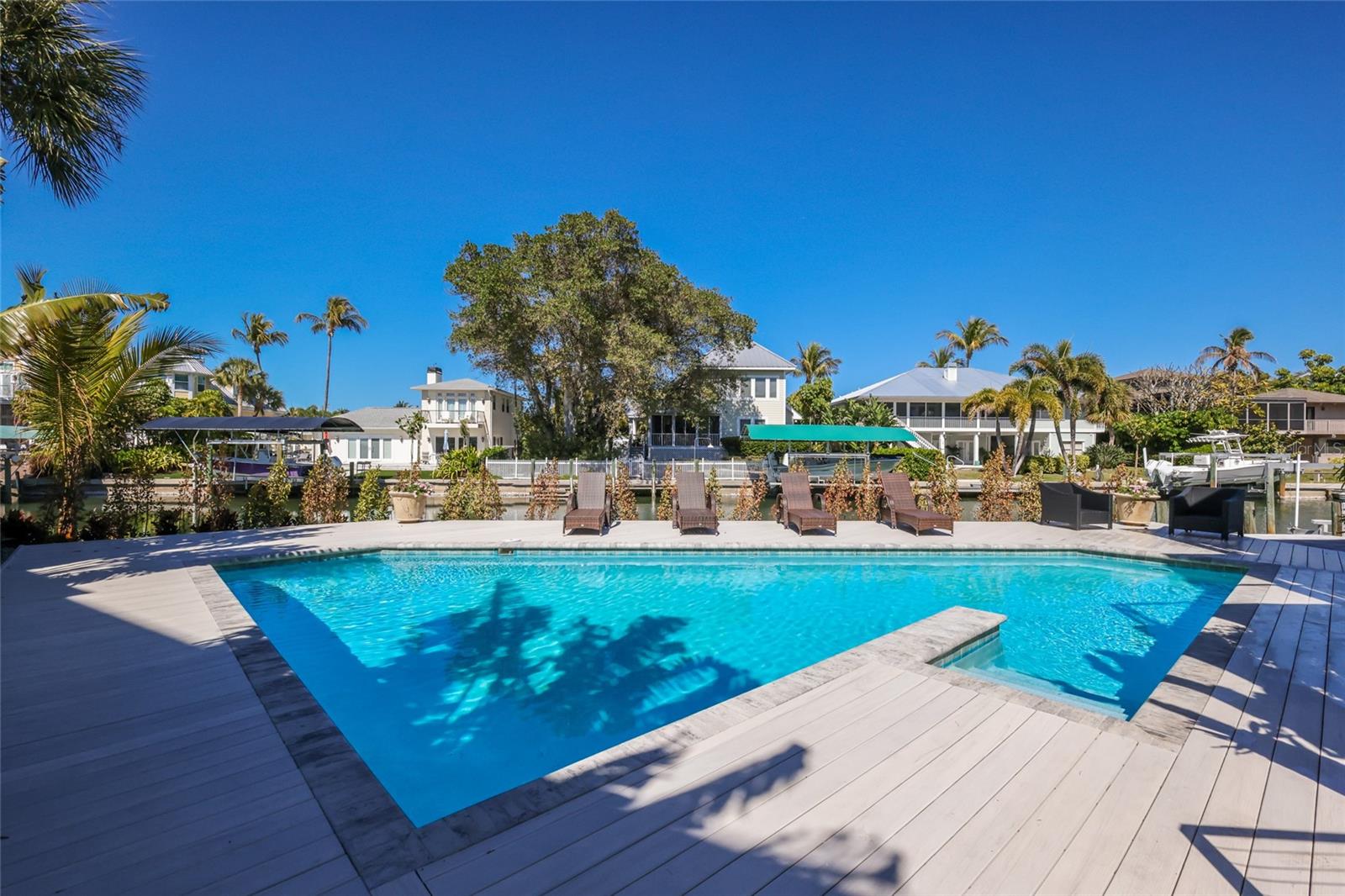 HARBOR DRIVE WATERWAYS - Residential