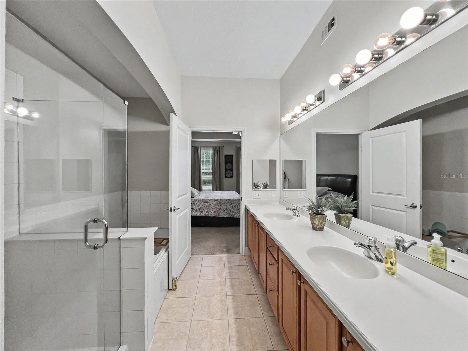 ARTISAN CLUB CONDO PH 3 - Residential