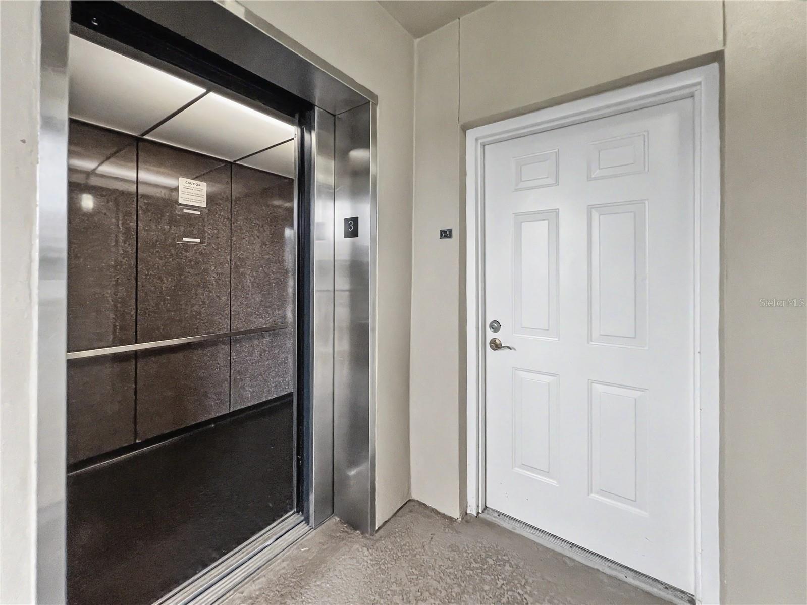 ARTISAN CLUB CONDO PH 3 - Residential