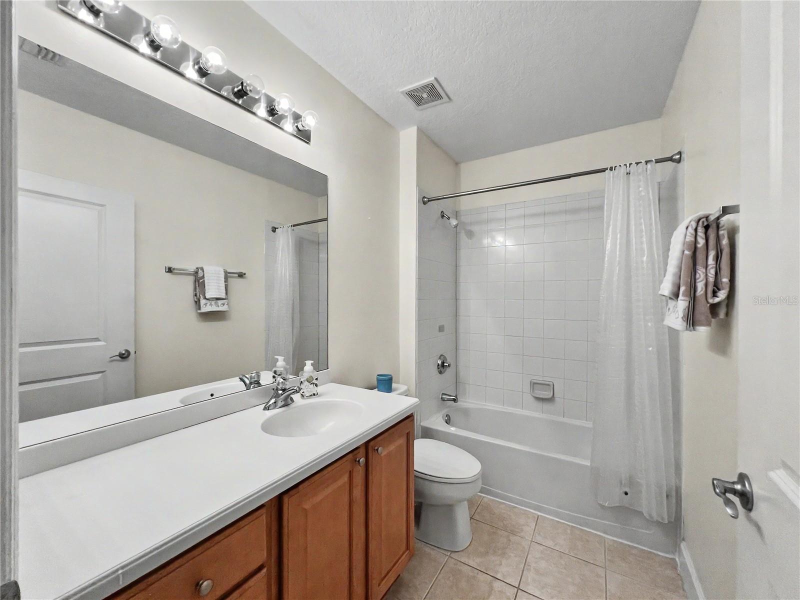 ARTISAN CLUB CONDO PH 3 - Residential