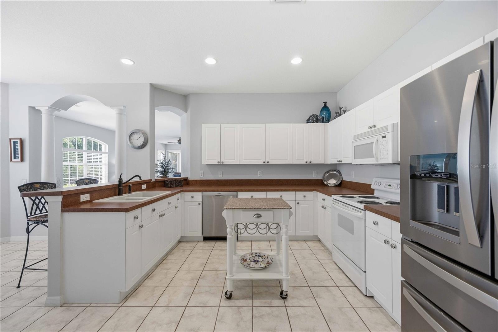 PELICAN POINTE GOLF & COUNTRY CLUB - Residential