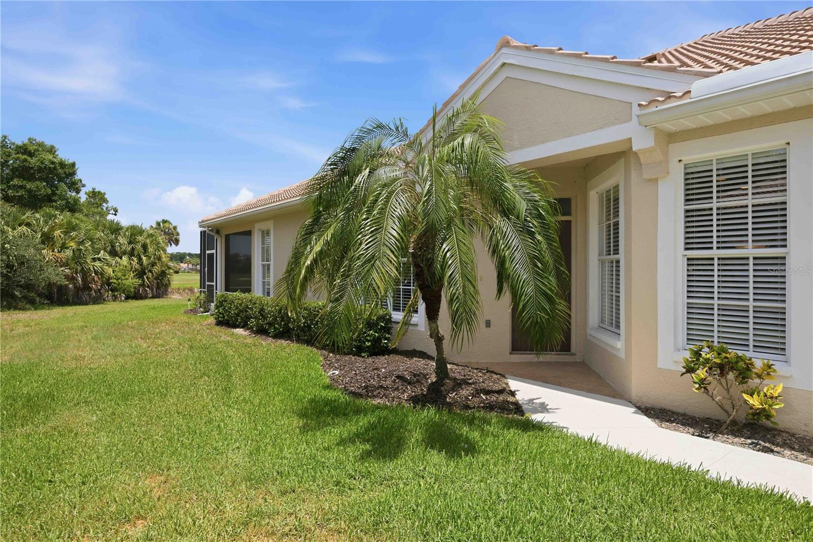 PELICAN POINTE GOLF & COUNTRY CLUB - Residential