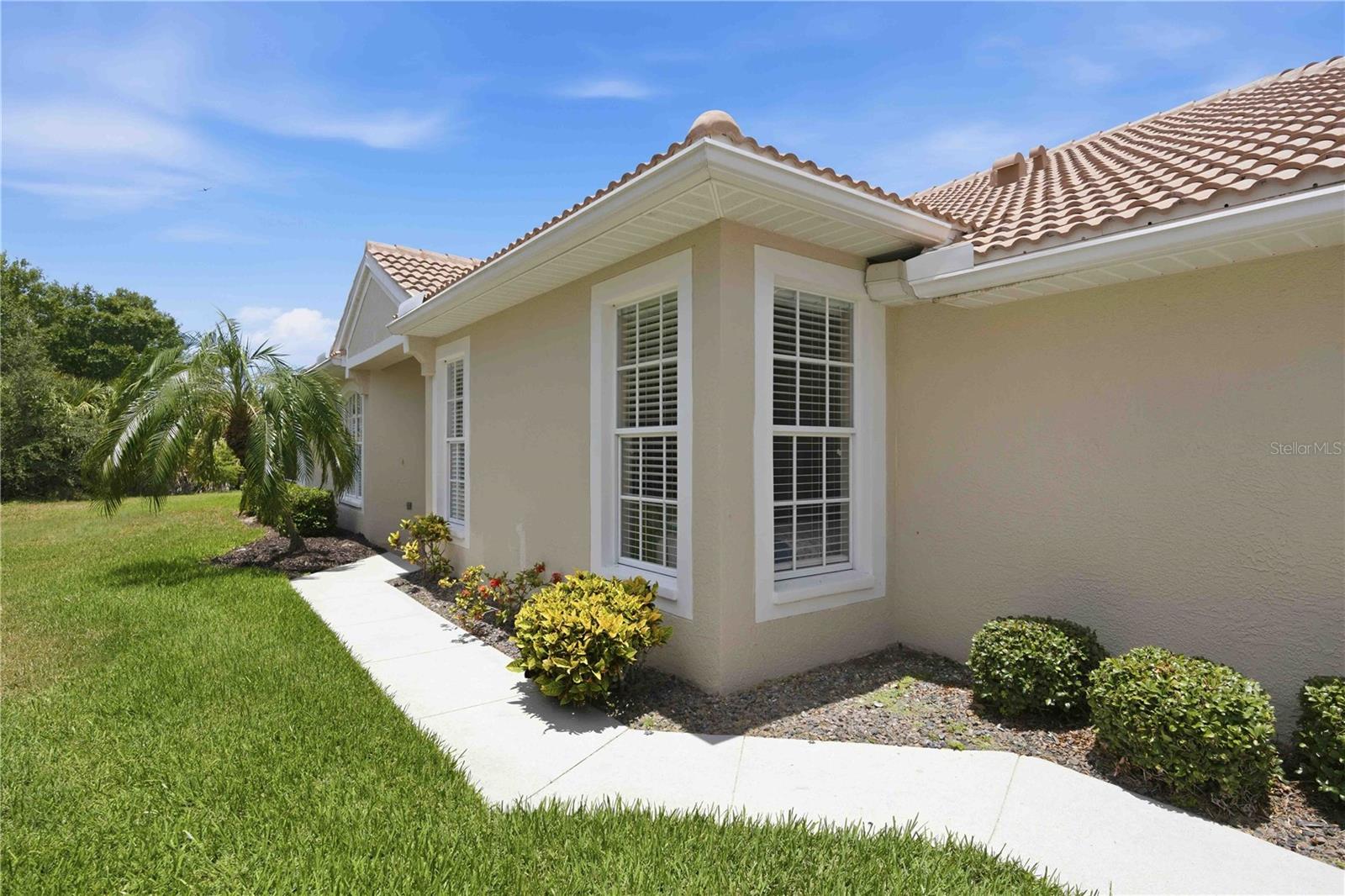 PELICAN POINTE GOLF & COUNTRY CLUB - Residential