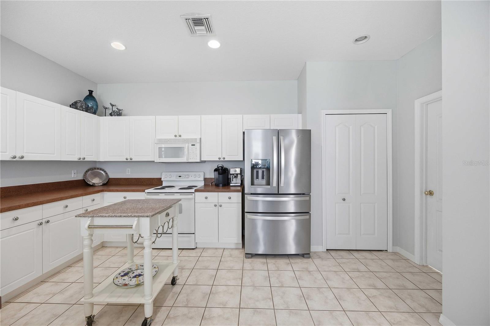 PELICAN POINTE GOLF & COUNTRY CLUB - Residential