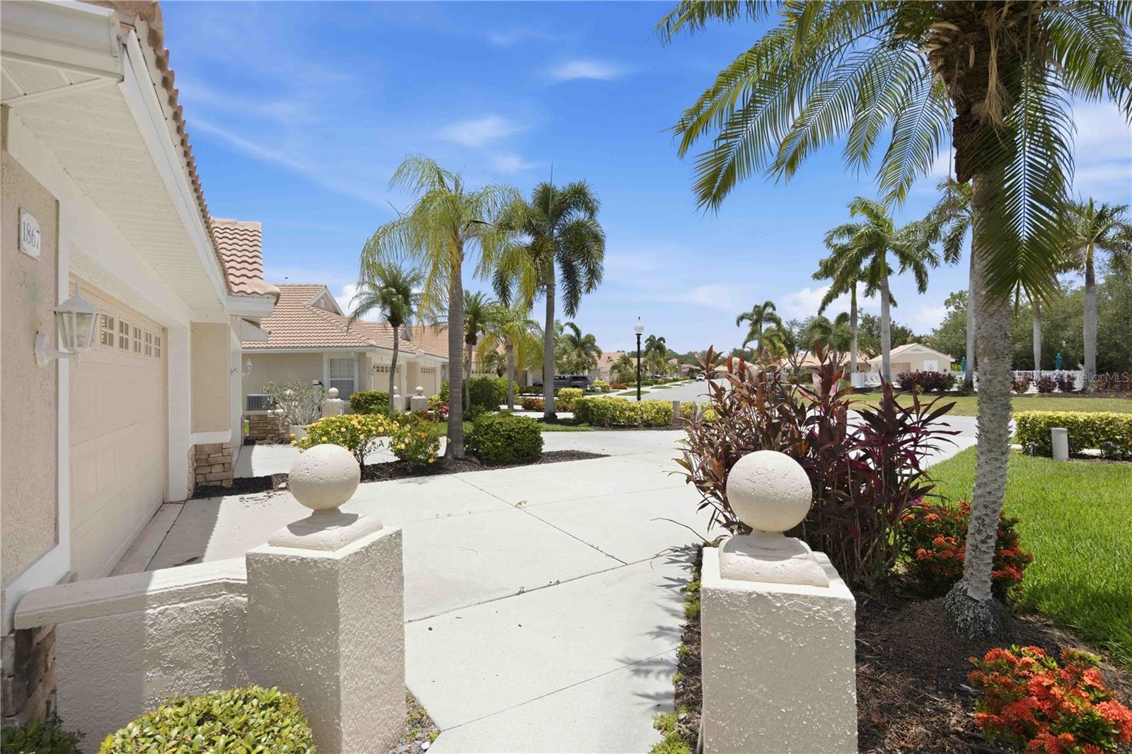 PELICAN POINTE GOLF & COUNTRY CLUB - Residential
