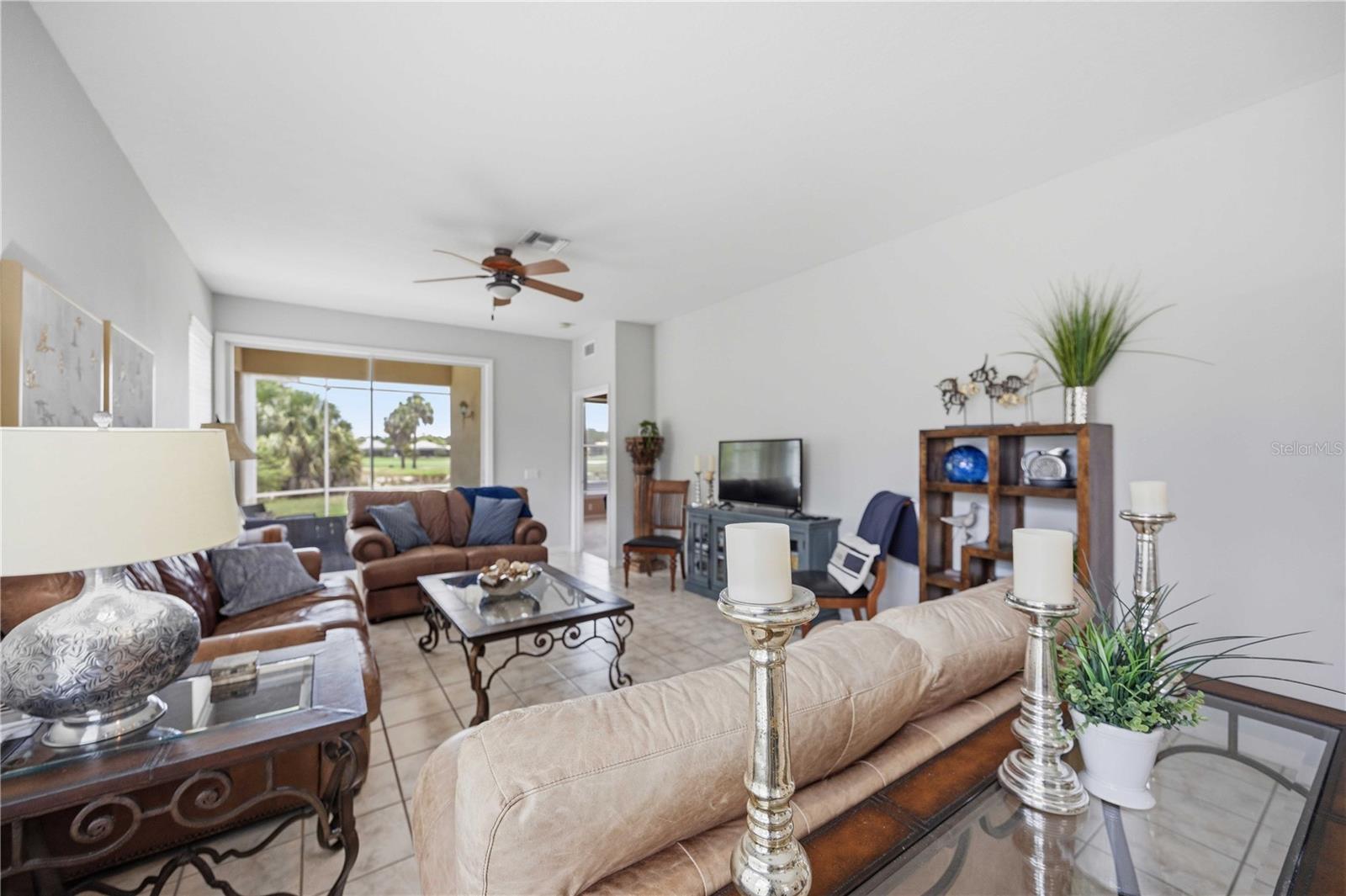 PELICAN POINTE GOLF & COUNTRY CLUB - Residential