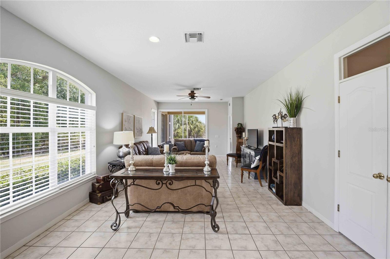 PELICAN POINTE GOLF & COUNTRY CLUB - Residential