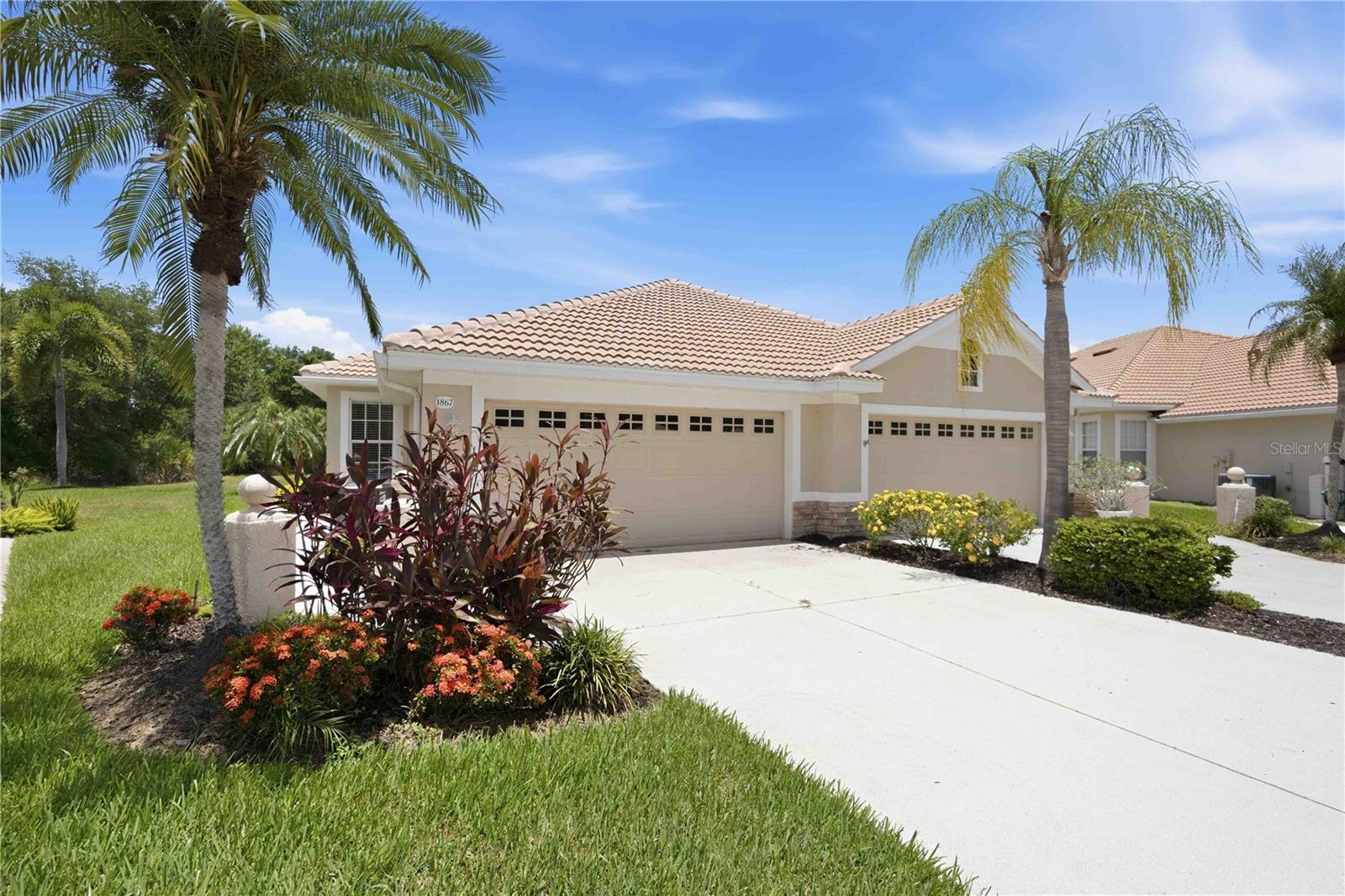 PELICAN POINTE GOLF & COUNTRY CLUB - Residential