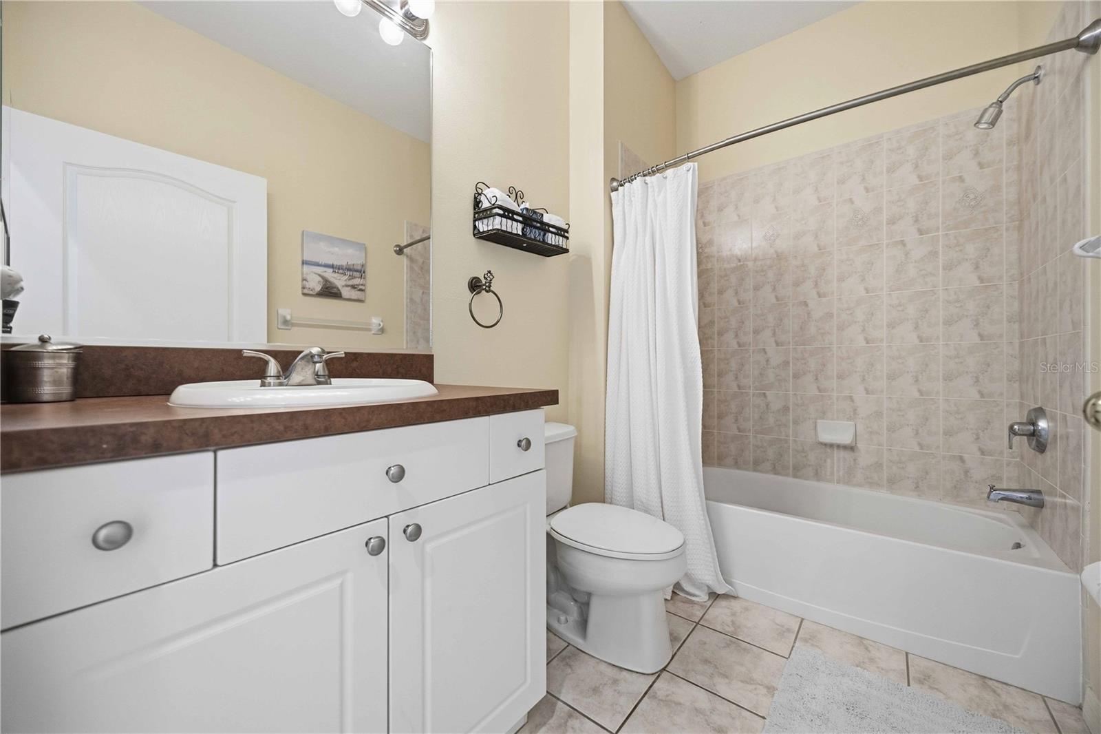 PELICAN POINTE GOLF & COUNTRY CLUB - Residential