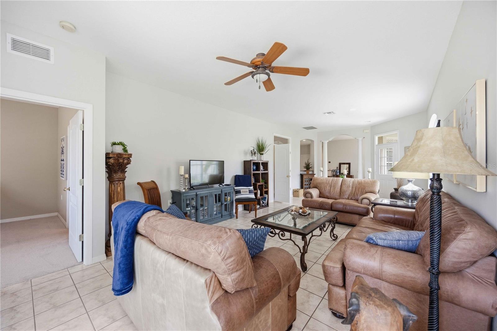 PELICAN POINTE GOLF & COUNTRY CLUB - Residential