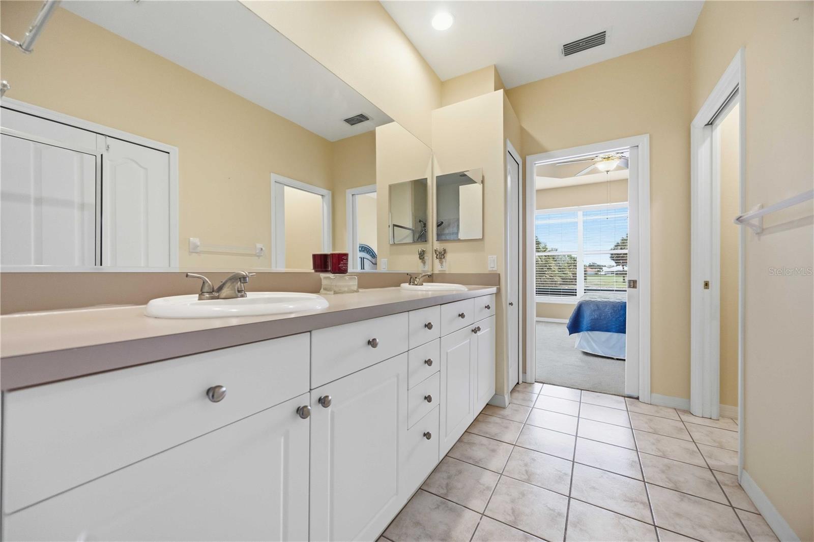 PELICAN POINTE GOLF & COUNTRY CLUB - Residential