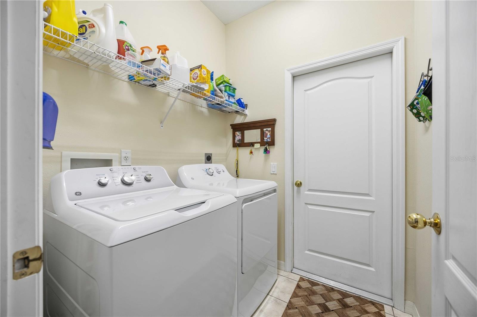 PELICAN POINTE GOLF & COUNTRY CLUB - Residential