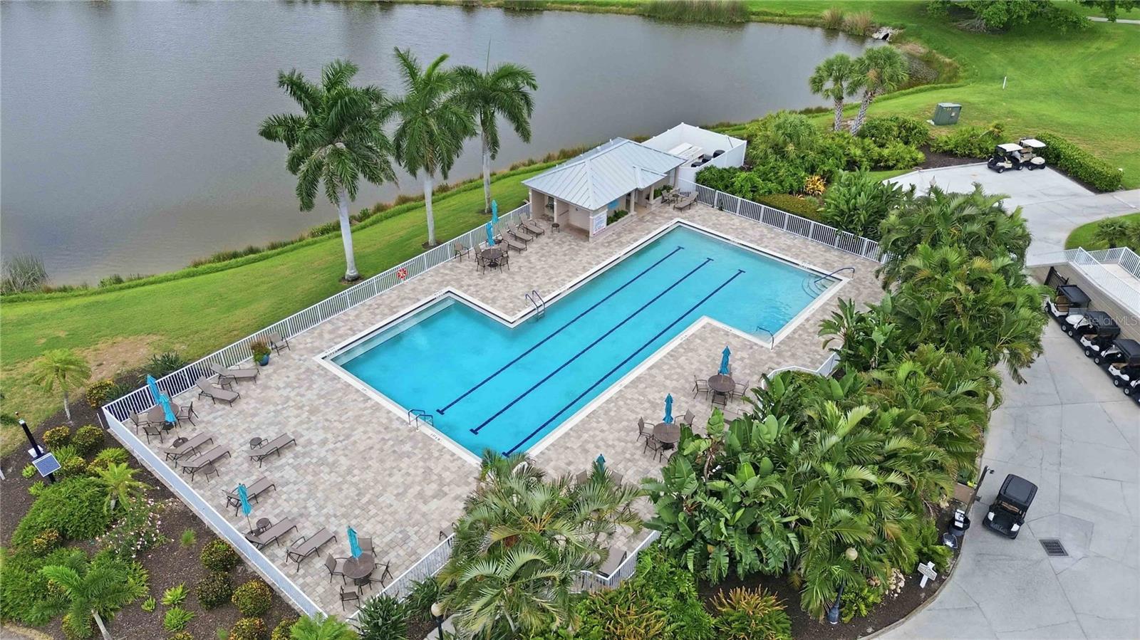 PELICAN POINTE GOLF & COUNTRY CLUB - Residential