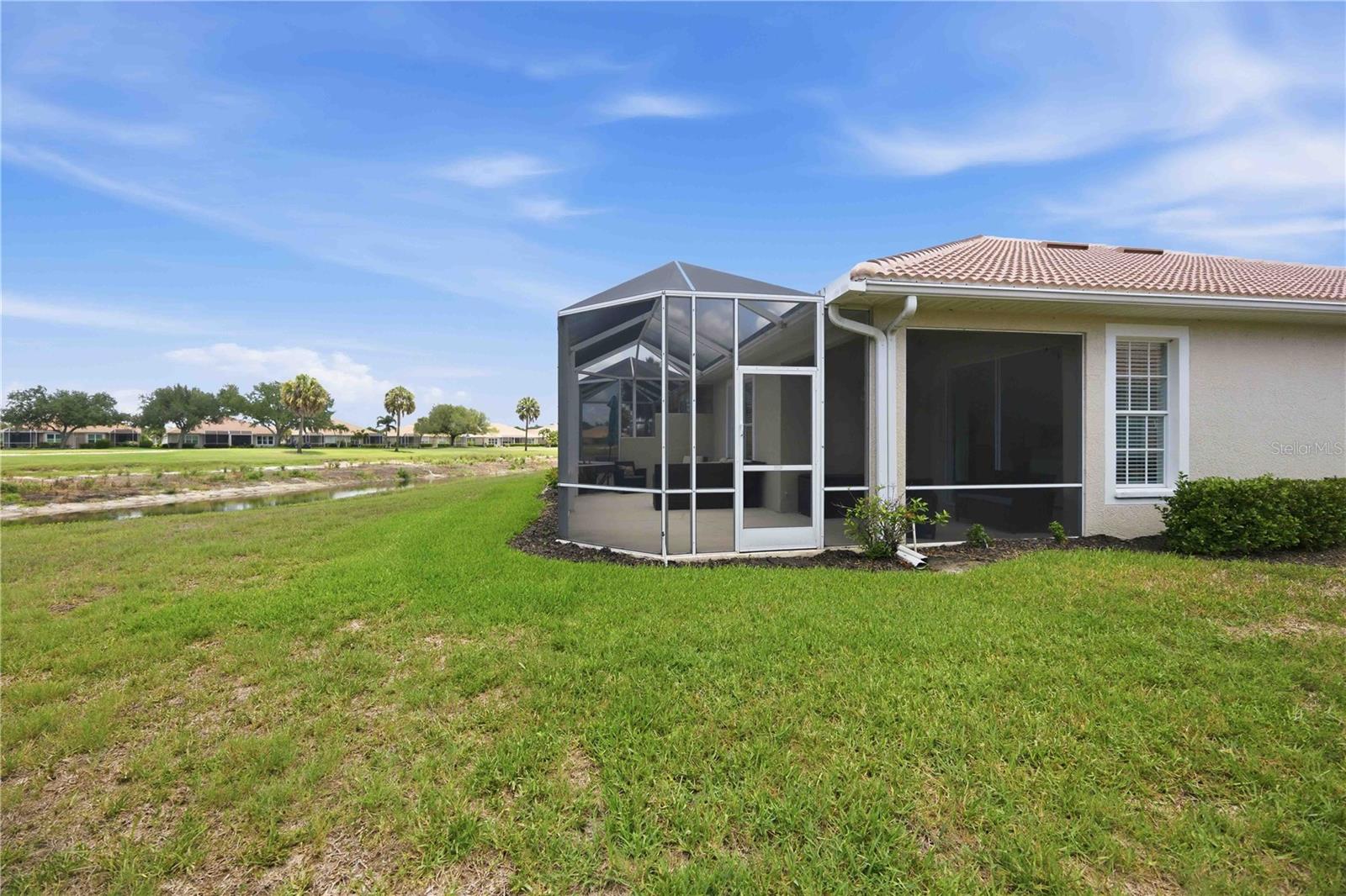 PELICAN POINTE GOLF & COUNTRY CLUB - Residential