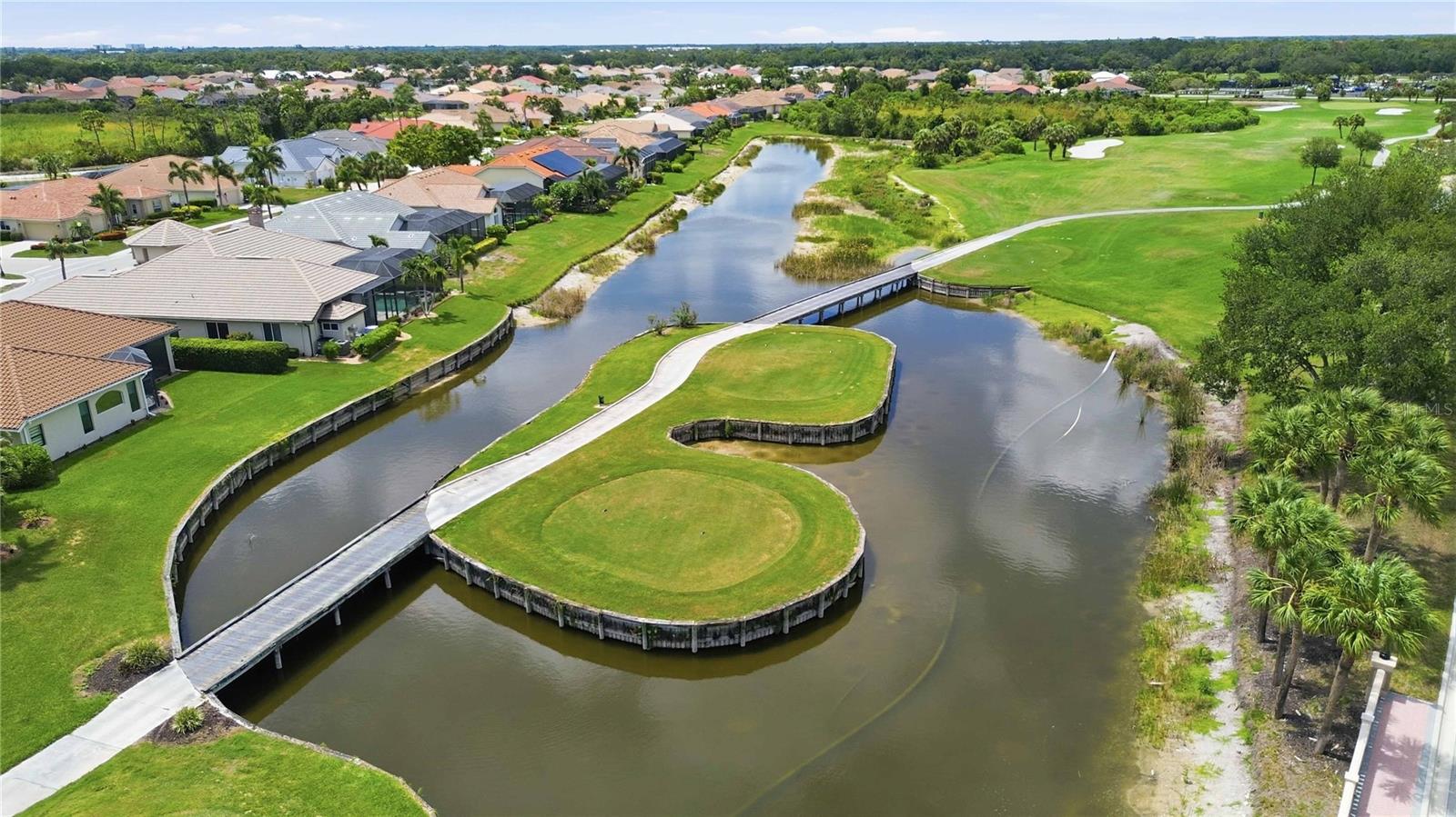 PELICAN POINTE GOLF & COUNTRY CLUB - Residential